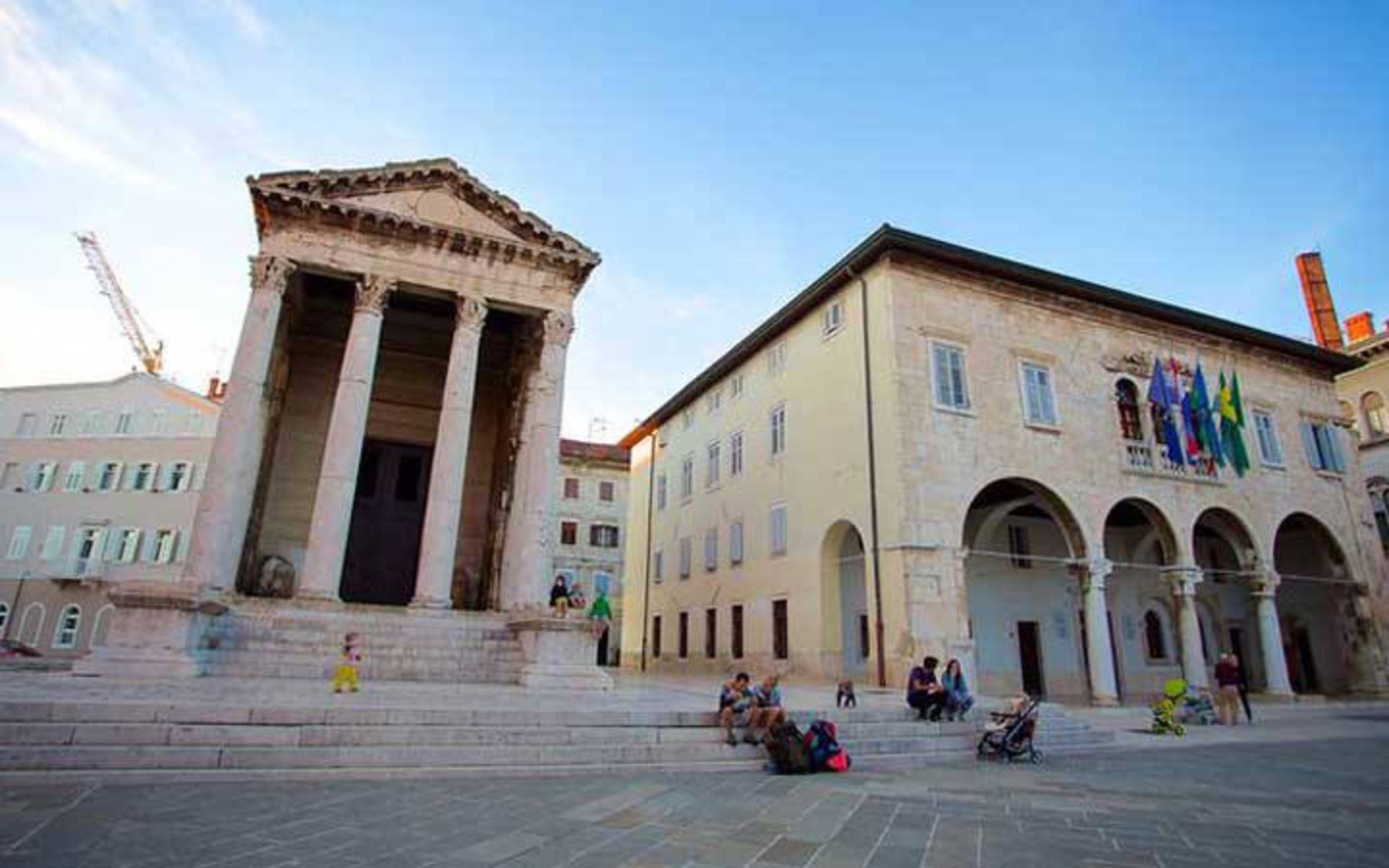 معبد آگوستوس (Temple of Augustus)