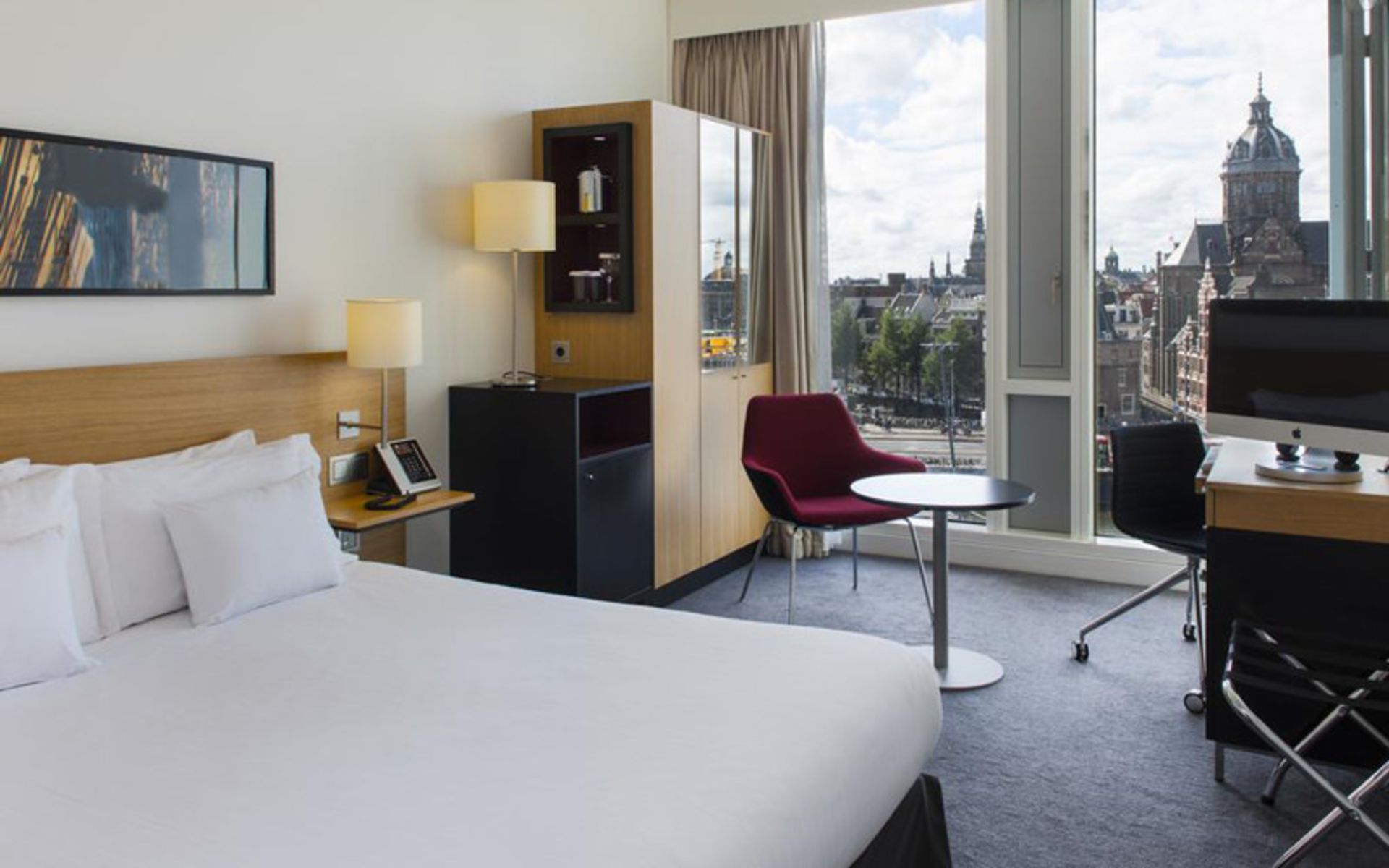 هتل دابل تری بای هیلتون آمستردام سنترال استیشن (DoubleTree by Hilton Amsterdam Centraal Station)