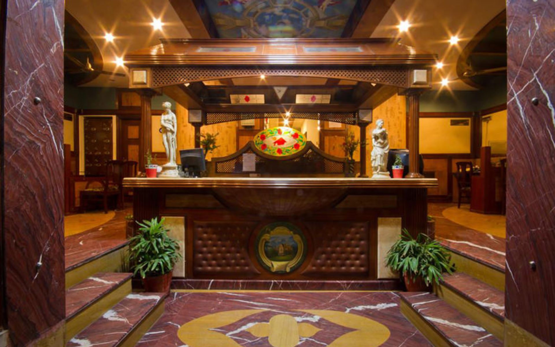 هتل سان استار گرند (Hotel Sunstar Grand)