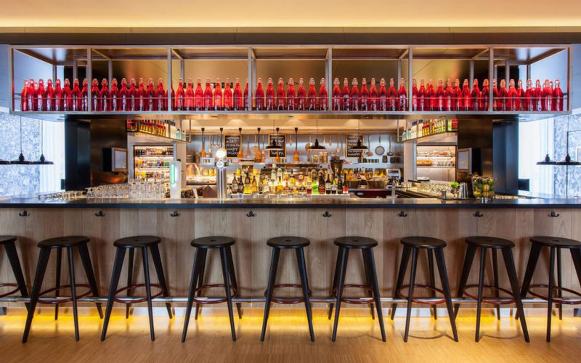 هتل سیتیزن ام اسخیپول (citizenM Schiphol Airport)