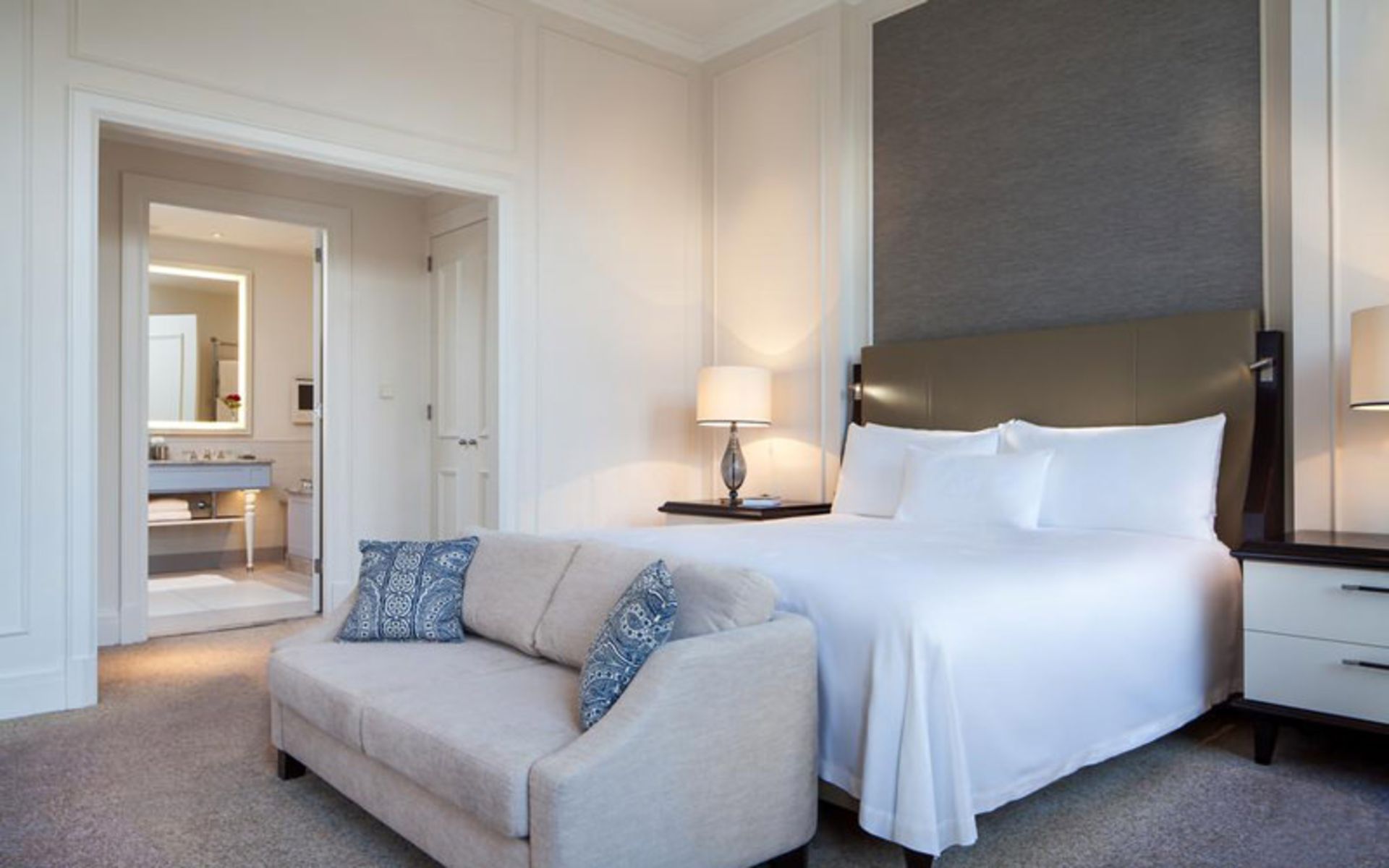 هتل والدورف آستوریا آمستردام (Waldorf Astoria Amsterdam)