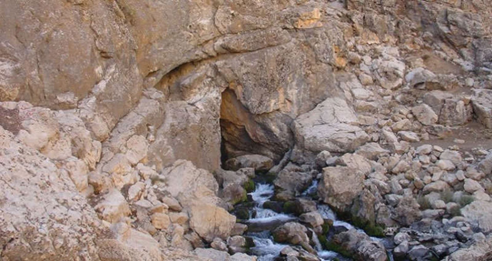غار سراب امیداباد