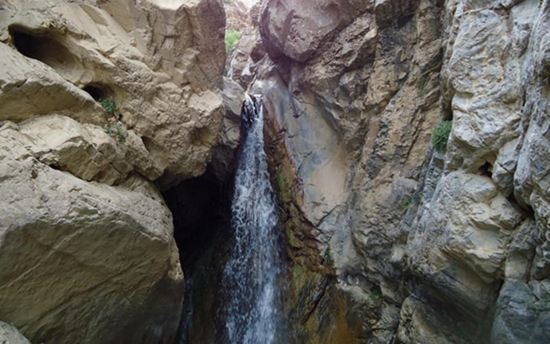 چشمه تیز آب