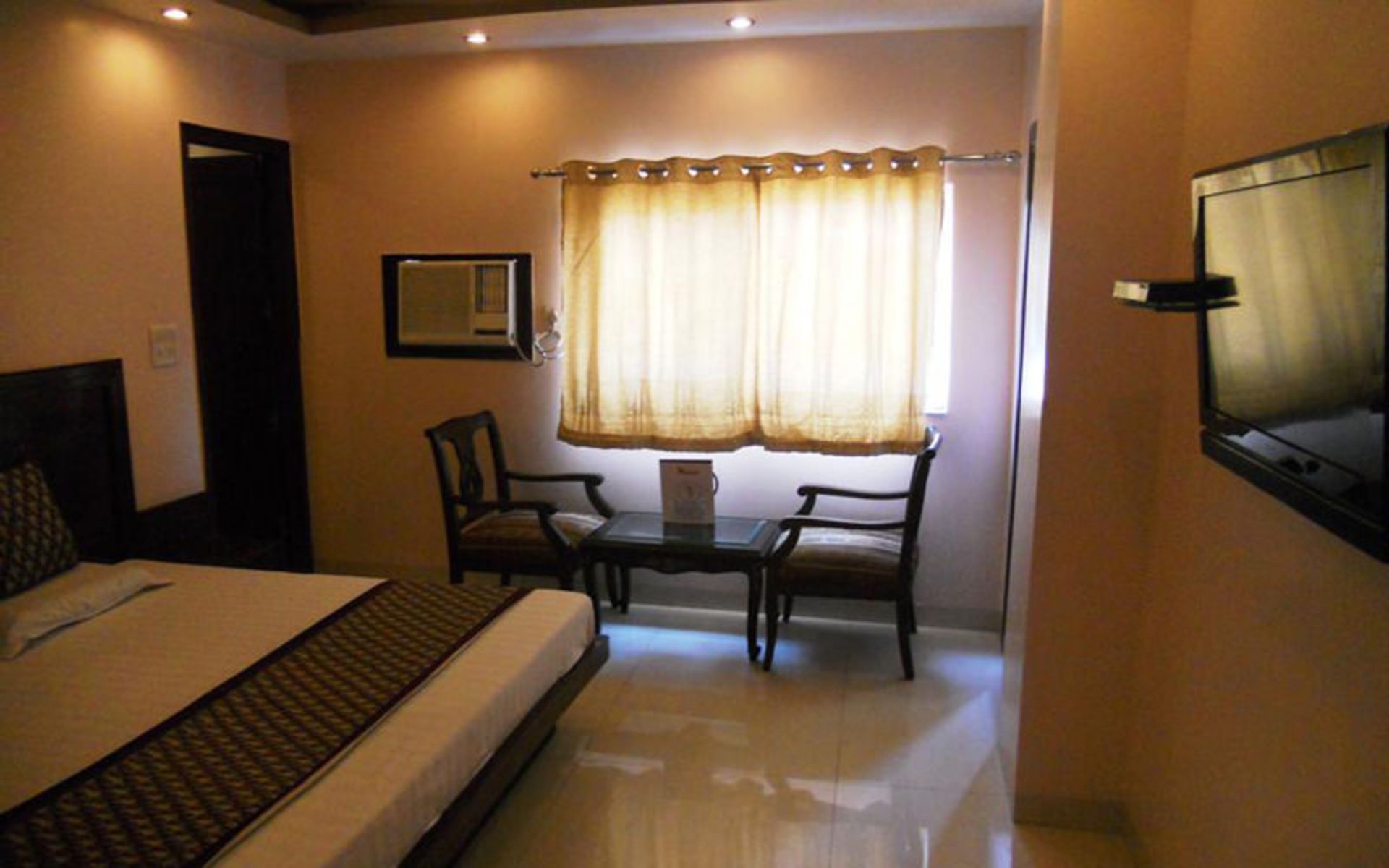هتل آماکس این (Amax Inn)