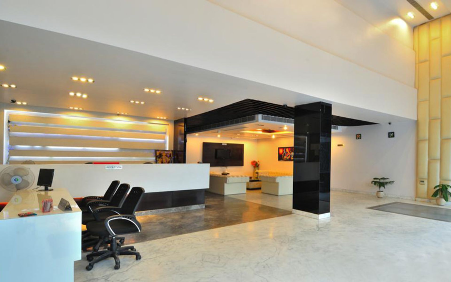 هتل الگانس (Hotel Elegance)