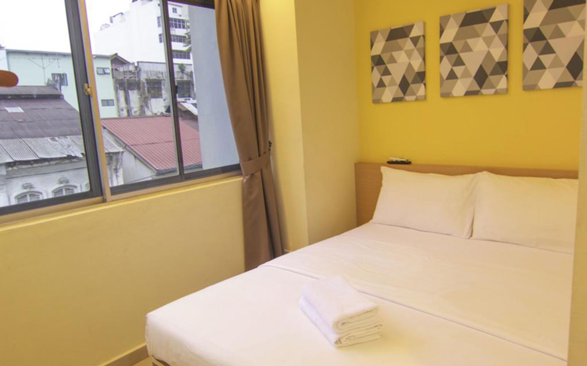 هتل ۱۰۰۰ مایلز (Hotel 1000 Miles)