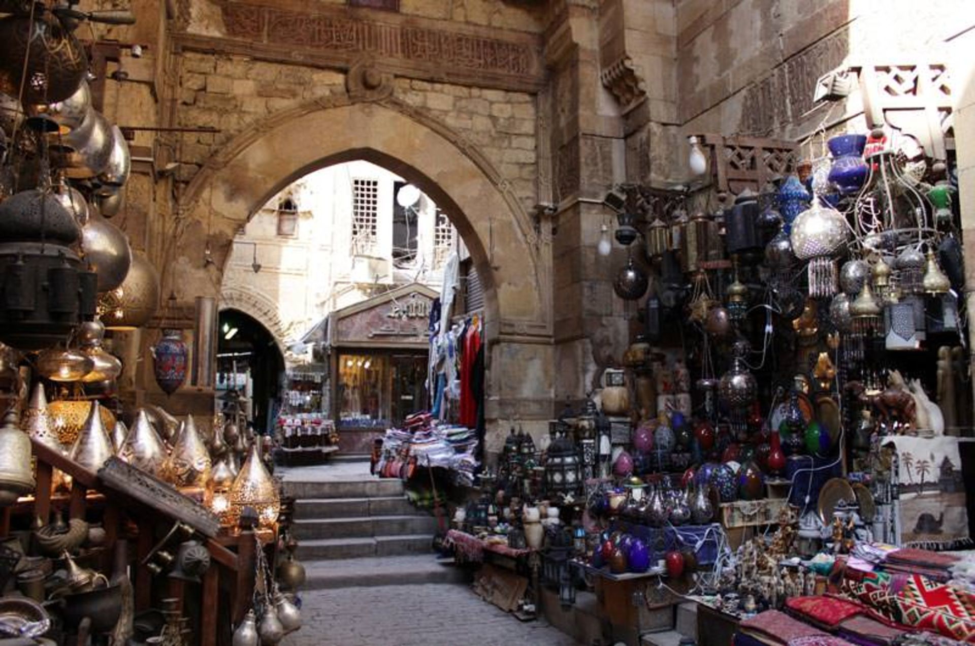 ۲۳ سفر ادبی همراه با نویسندگان بزرگ