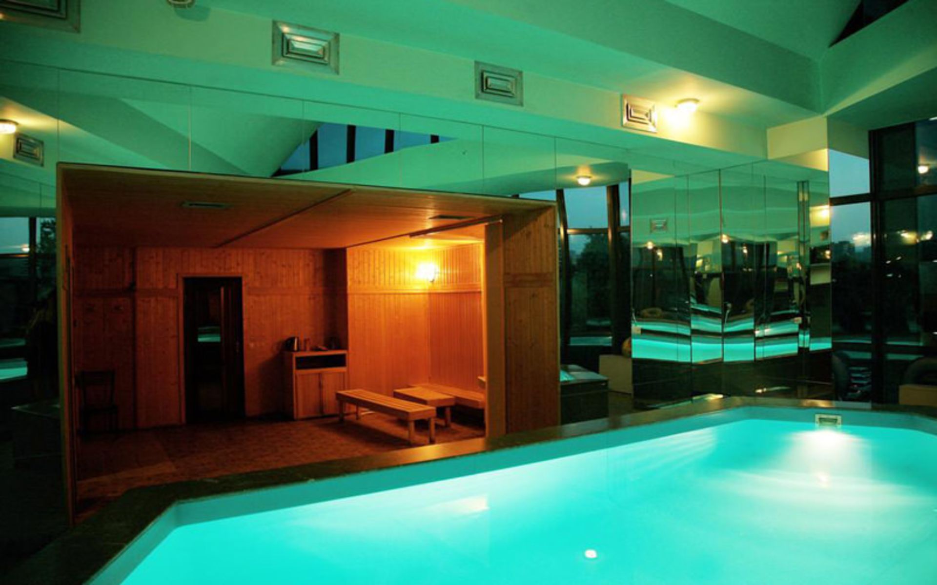 هتل آرارات (Ararat Hotel)