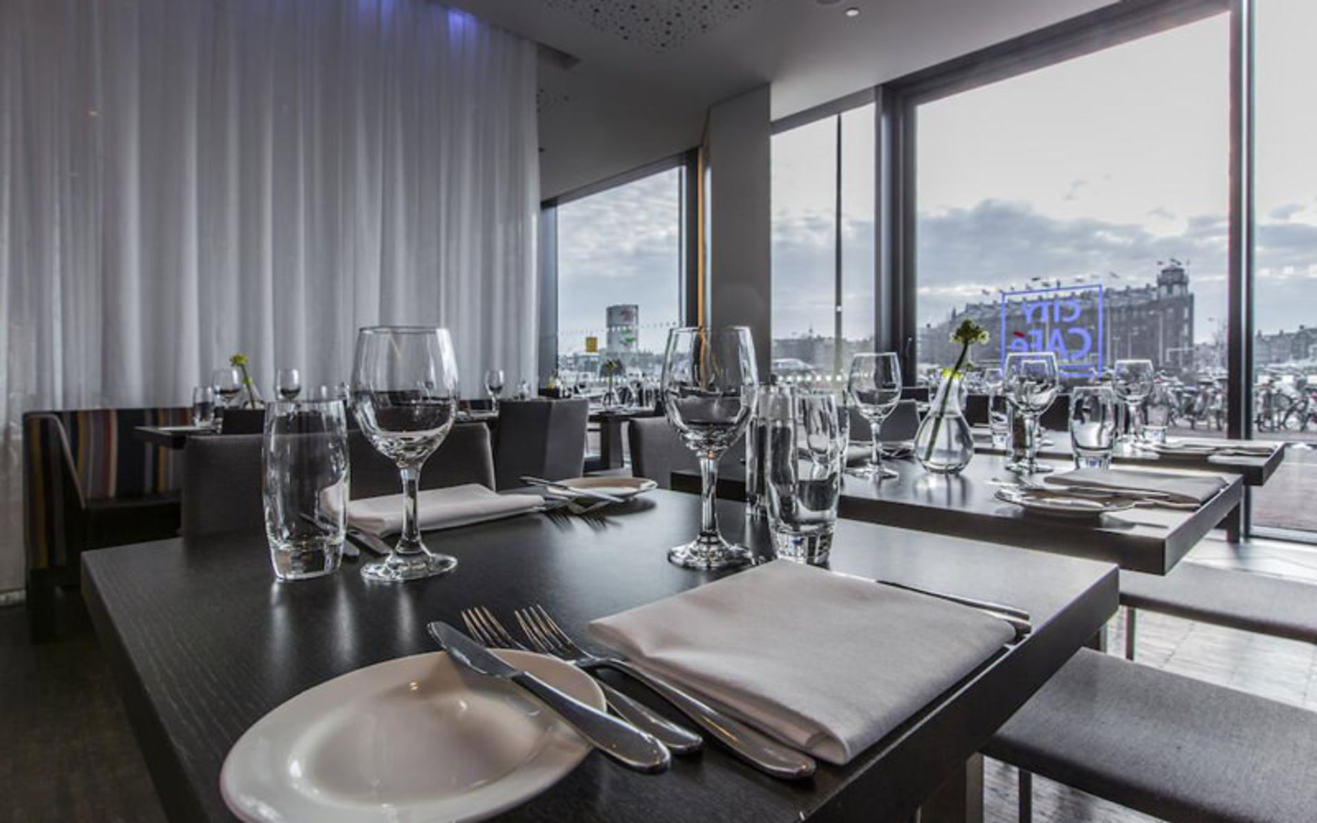 هتل دابل تری بای هیلتون آمستردام سنترال استیشن (DoubleTree by Hilton Amsterdam Centraal Station)