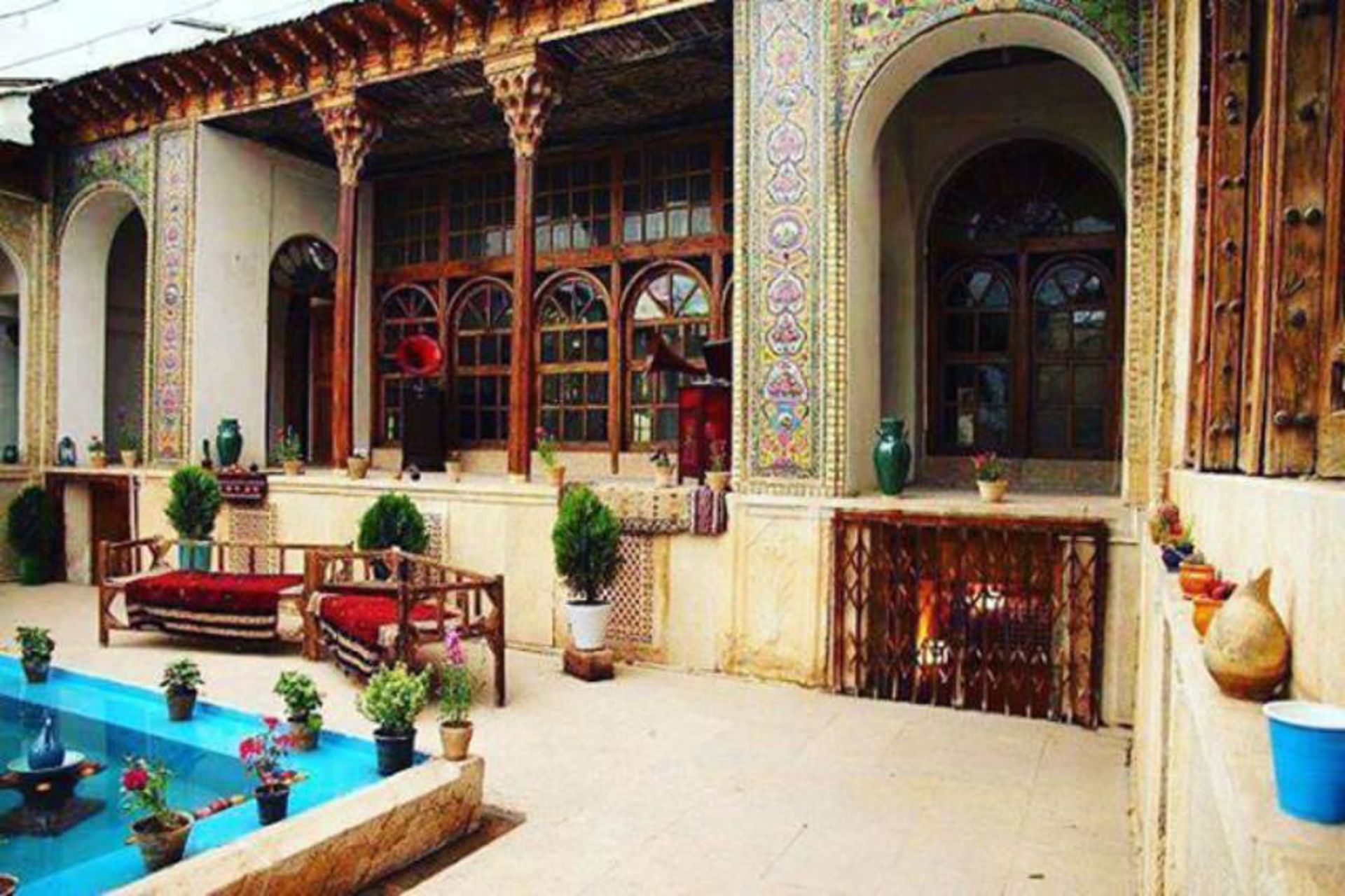 تبدیل مدارس قدیمی به اقامتکاه بوم گردی