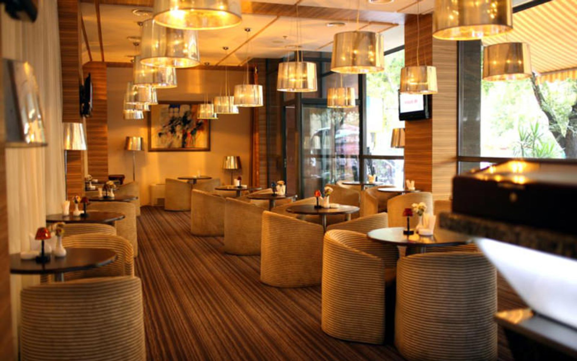 هتل آنی پلازا (Ani Plaza Hotel)