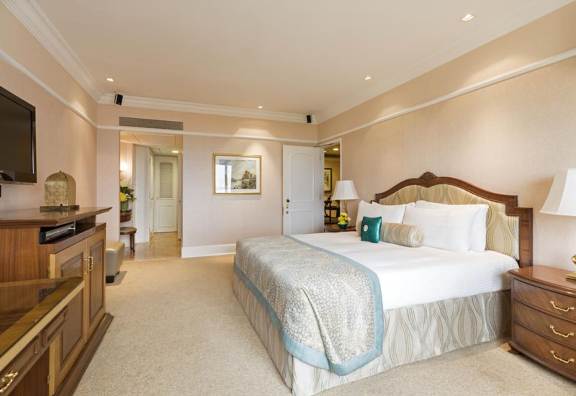 هتل تاج لندز اند (Taj Lands End)