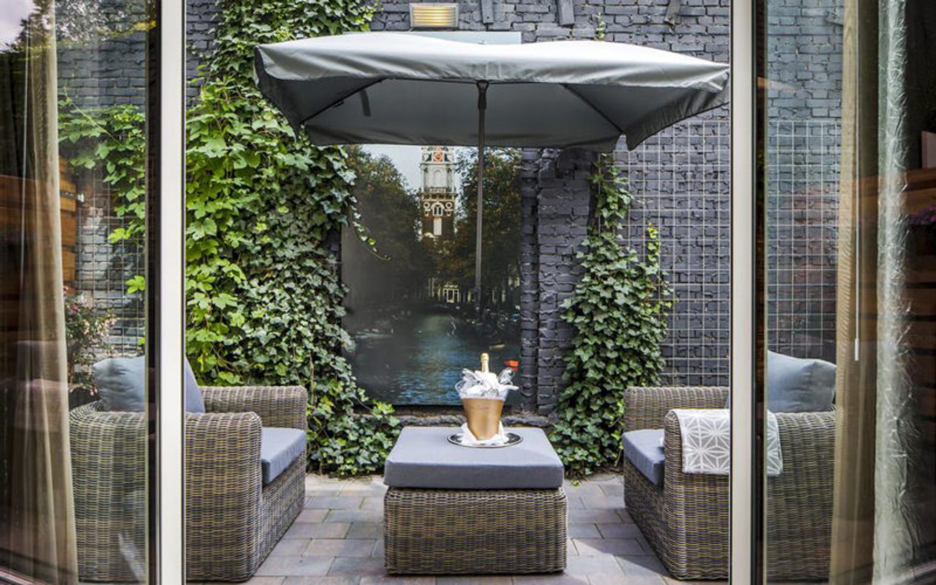 هتل لاکچری سوئیتز آمستردام (Luxury Suites Amsterdam)