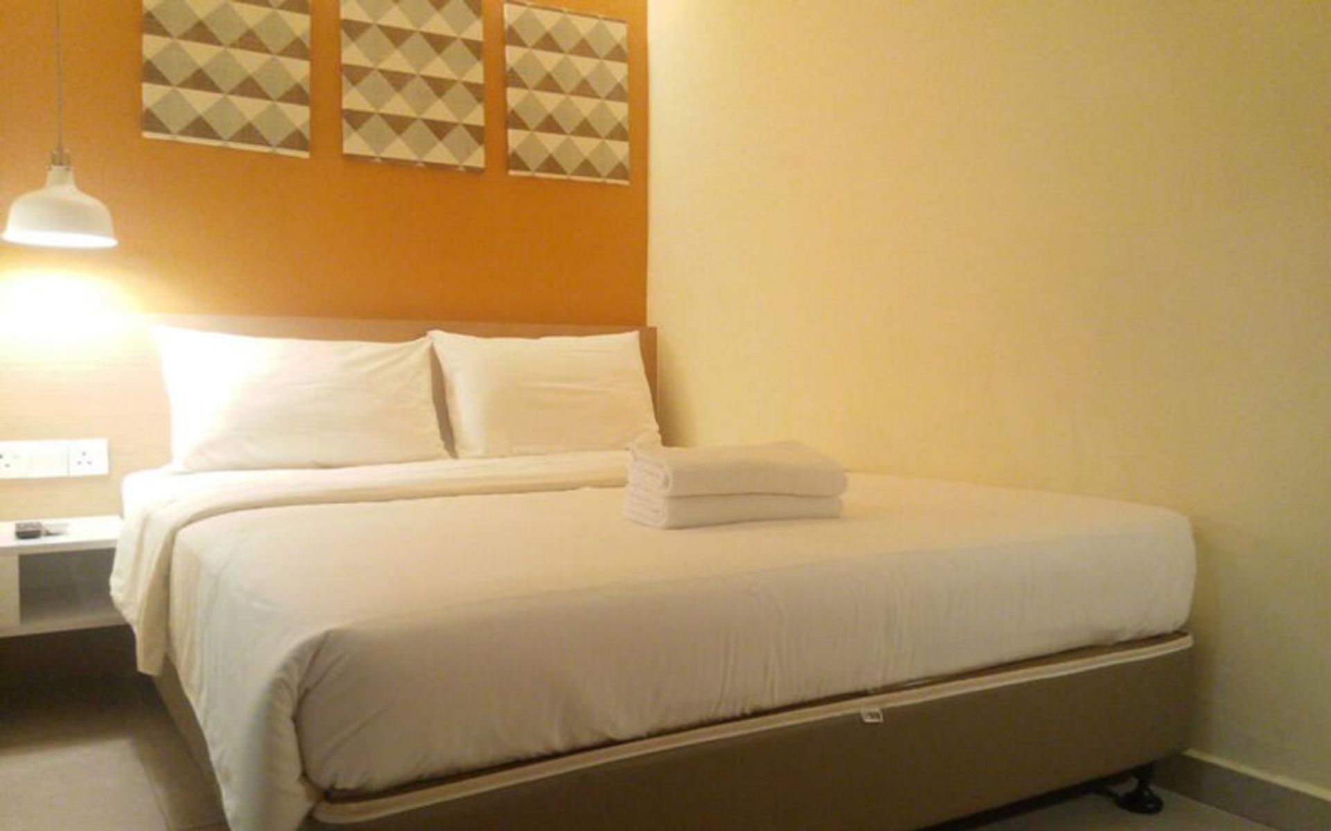 هتل ۱۰۰۰ مایلز (Hotel 1000 Miles)
