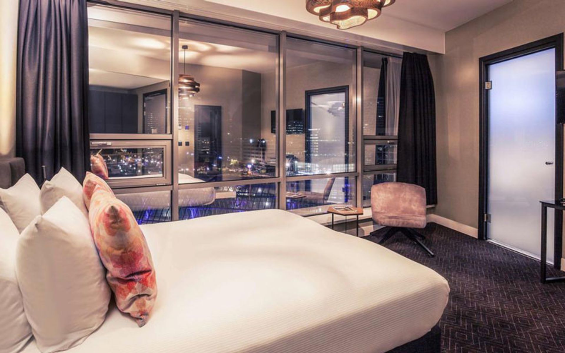 هتل مرکور آمستردام اسلوتردیک استیشن (Mercure Amsterdam Sloterdijk Station)