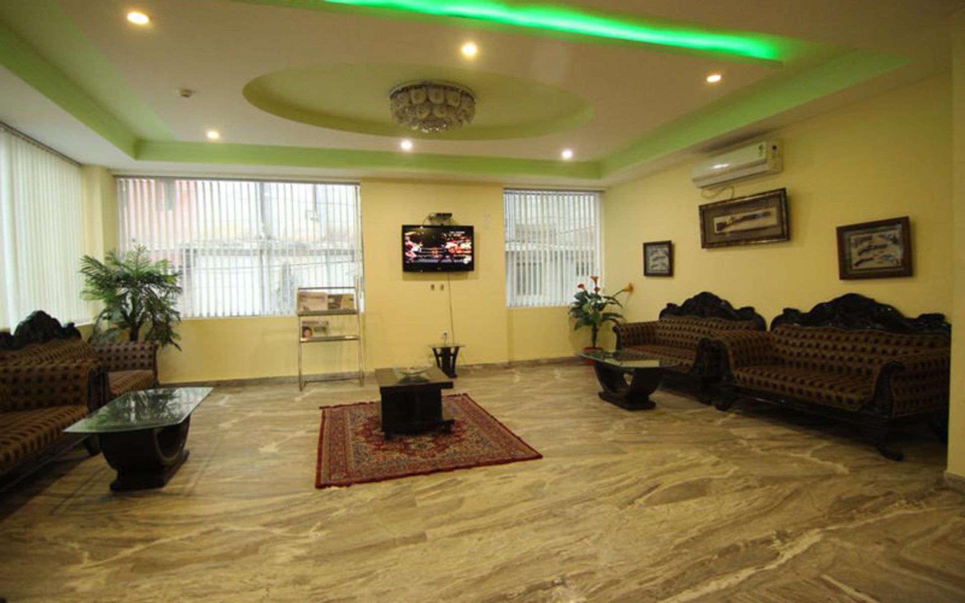 هتل کستل بلو (Hotel Castle Blue)