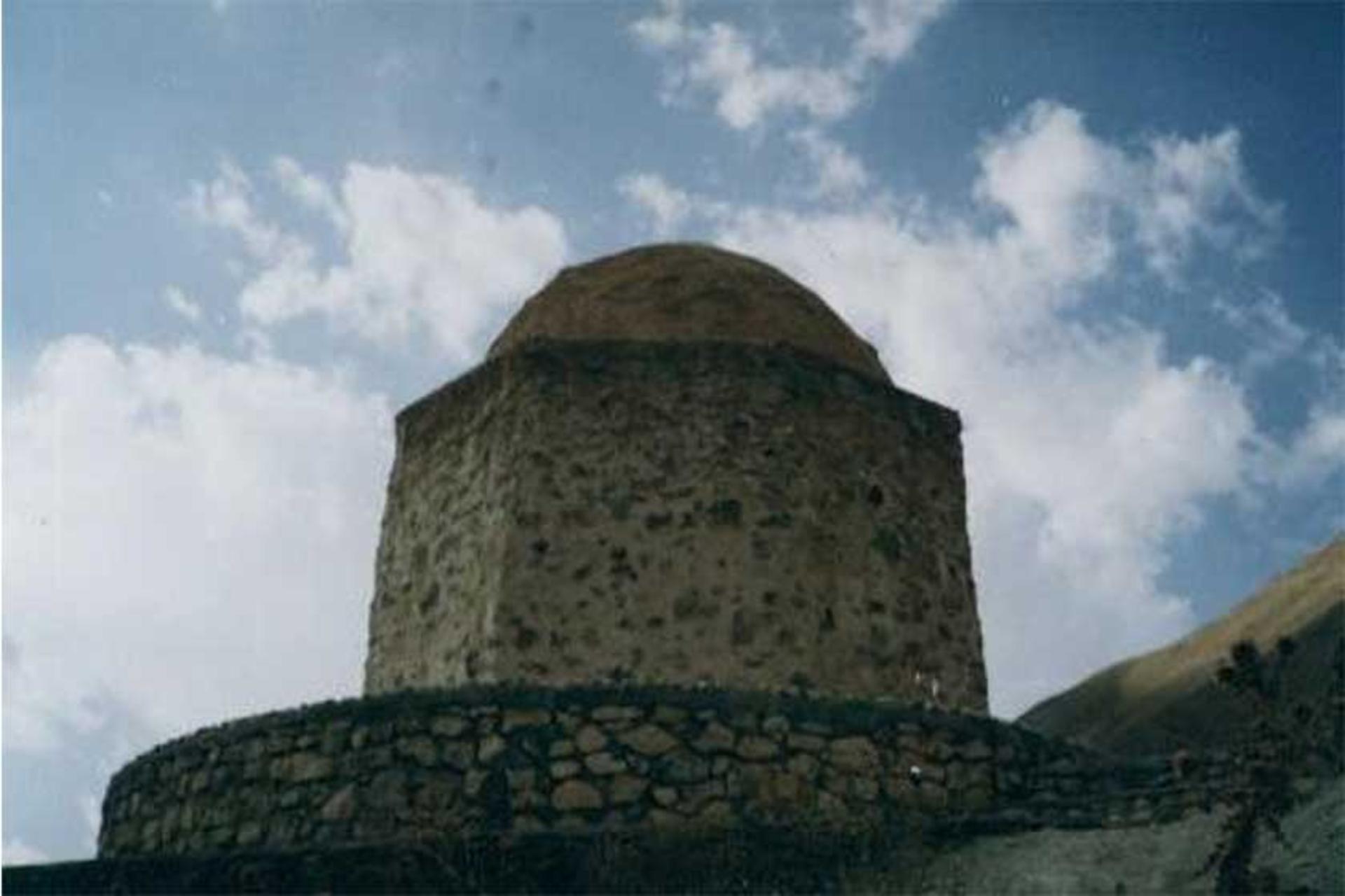 برج سنگی دیده بانی مزداران