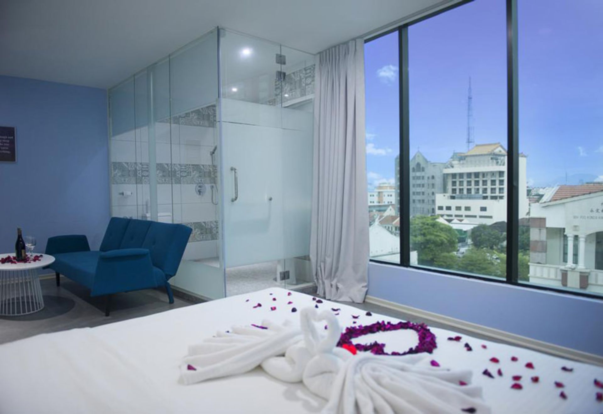 هتل اتون (Eton Hotel)