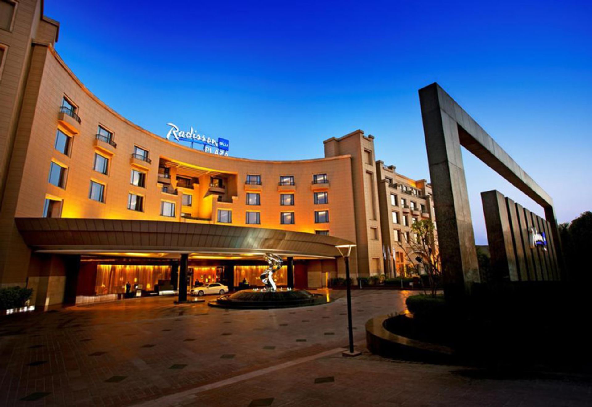 هتل رادیسون بلو پلازا دهلی ایرپورت (Radisson Blu Plaza Delhi Airport)