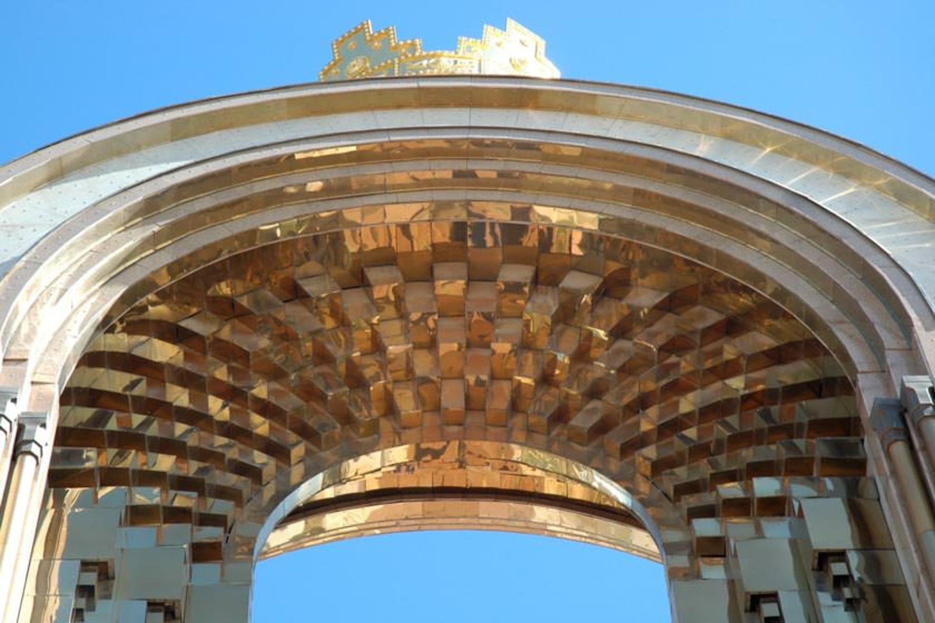 مجسمه اسماعیل سامانی