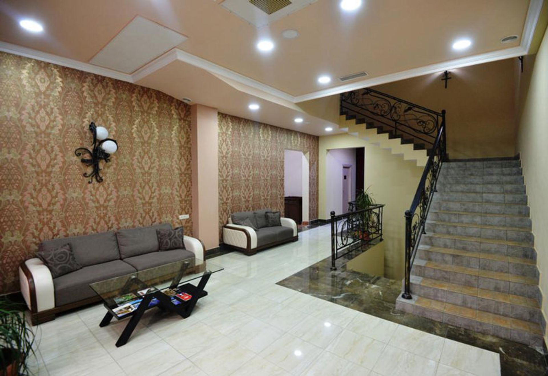 هتل ایروان دلوکس (Yerevan Deluxe Hotel)