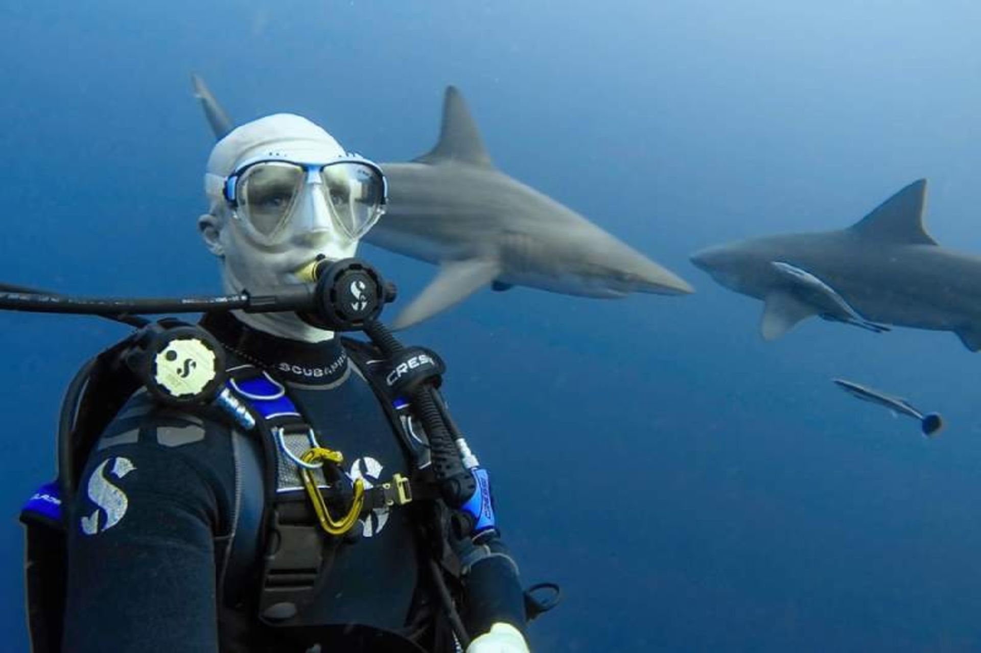 لنز قزمز برای دوربین GoPro