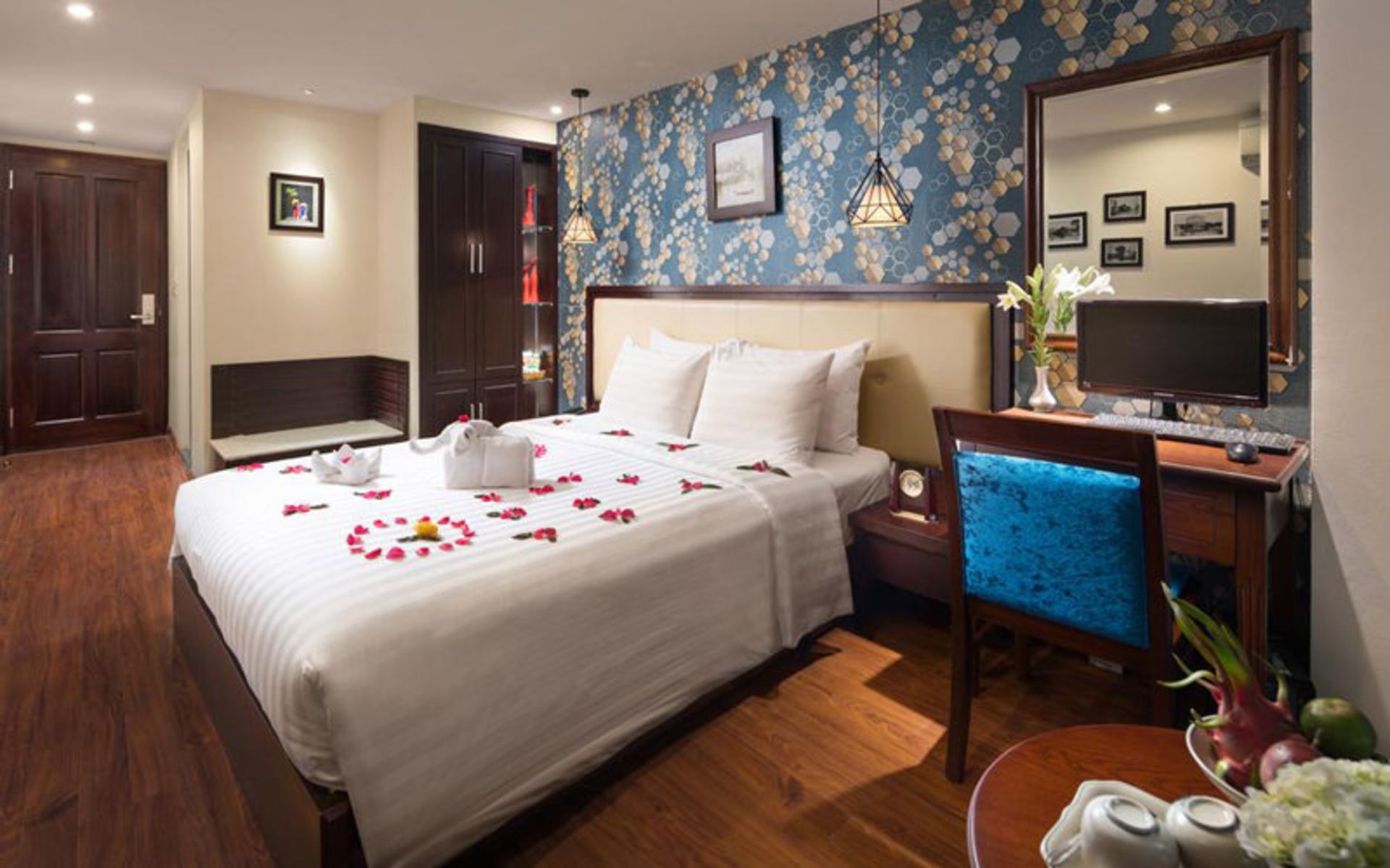 هتل سیرین پریمیر (Serene Premier Hotel)