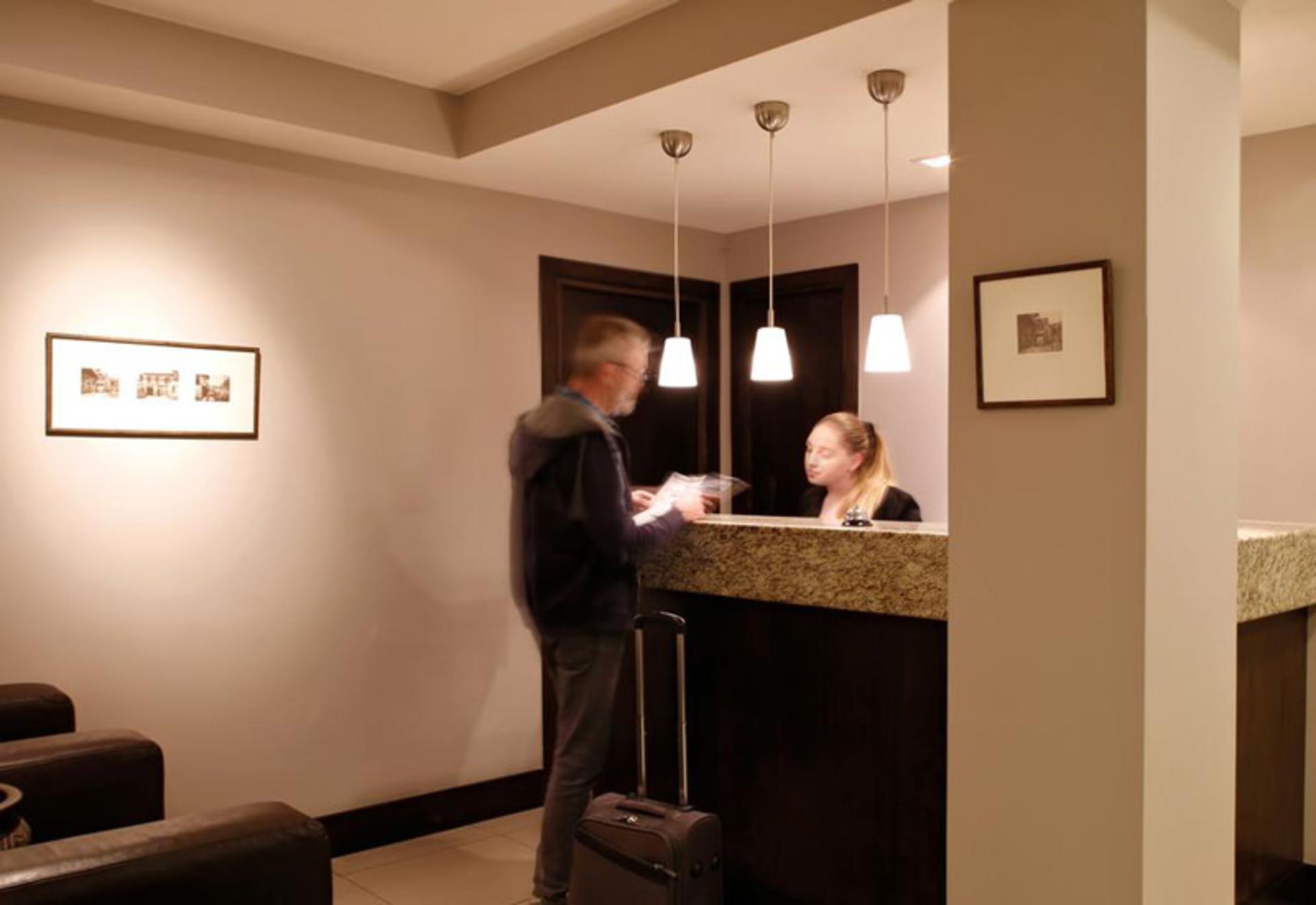 هتل مگ (Hotel Meg)