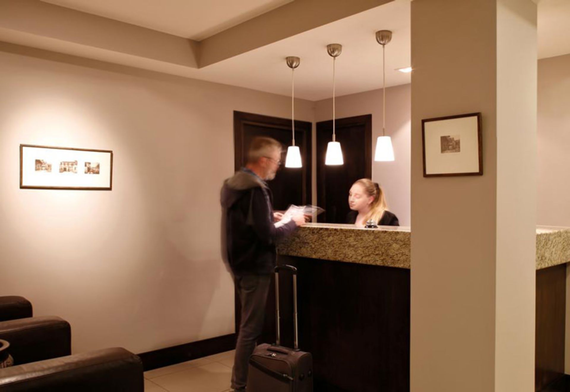 هتل مگ (Hotel Meg)