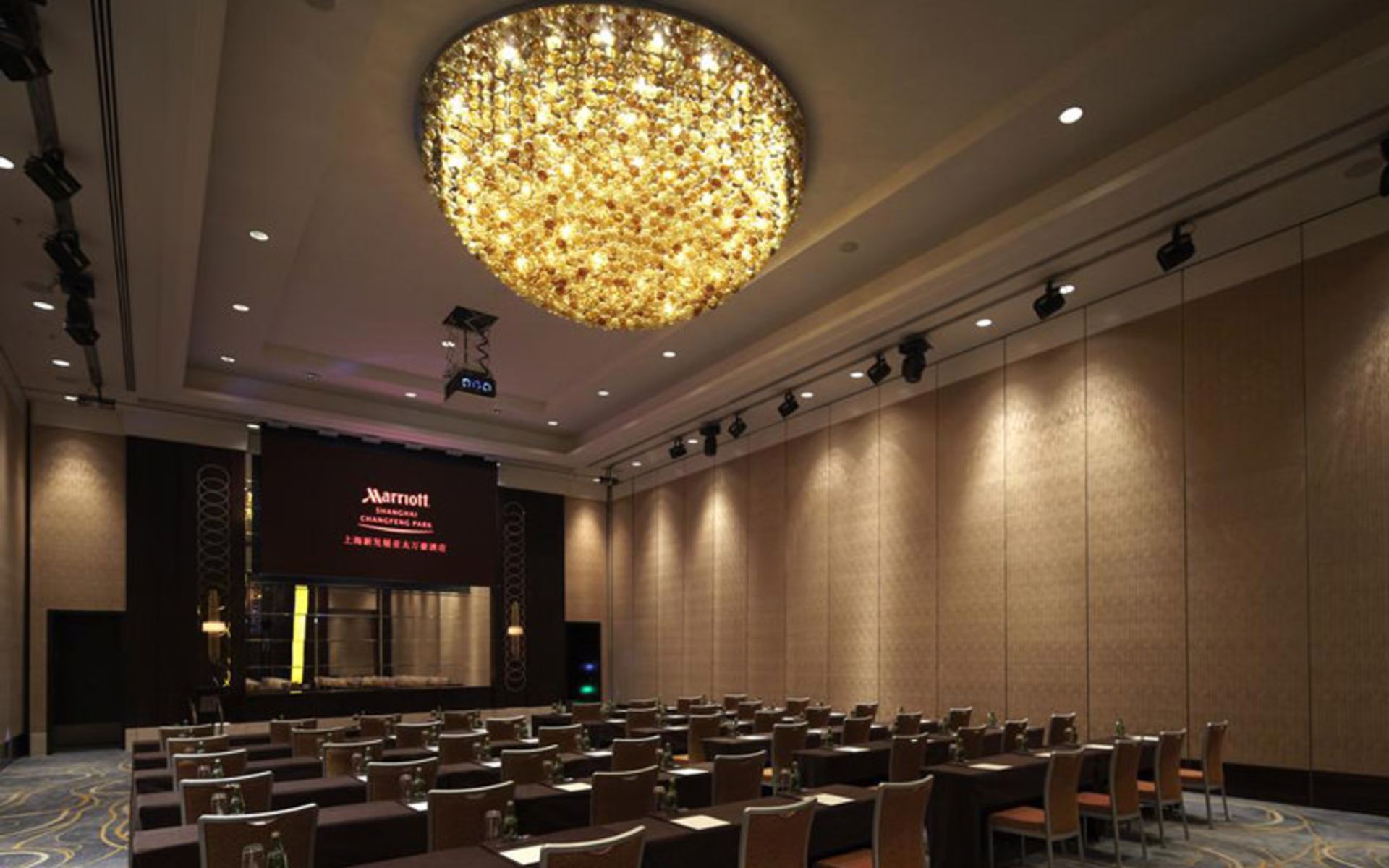هتل جی‌دبلیو ماریوت شانگهای چانگ فنگ پارک (JW Marriott Hotel Shanghai Changfeng Park)