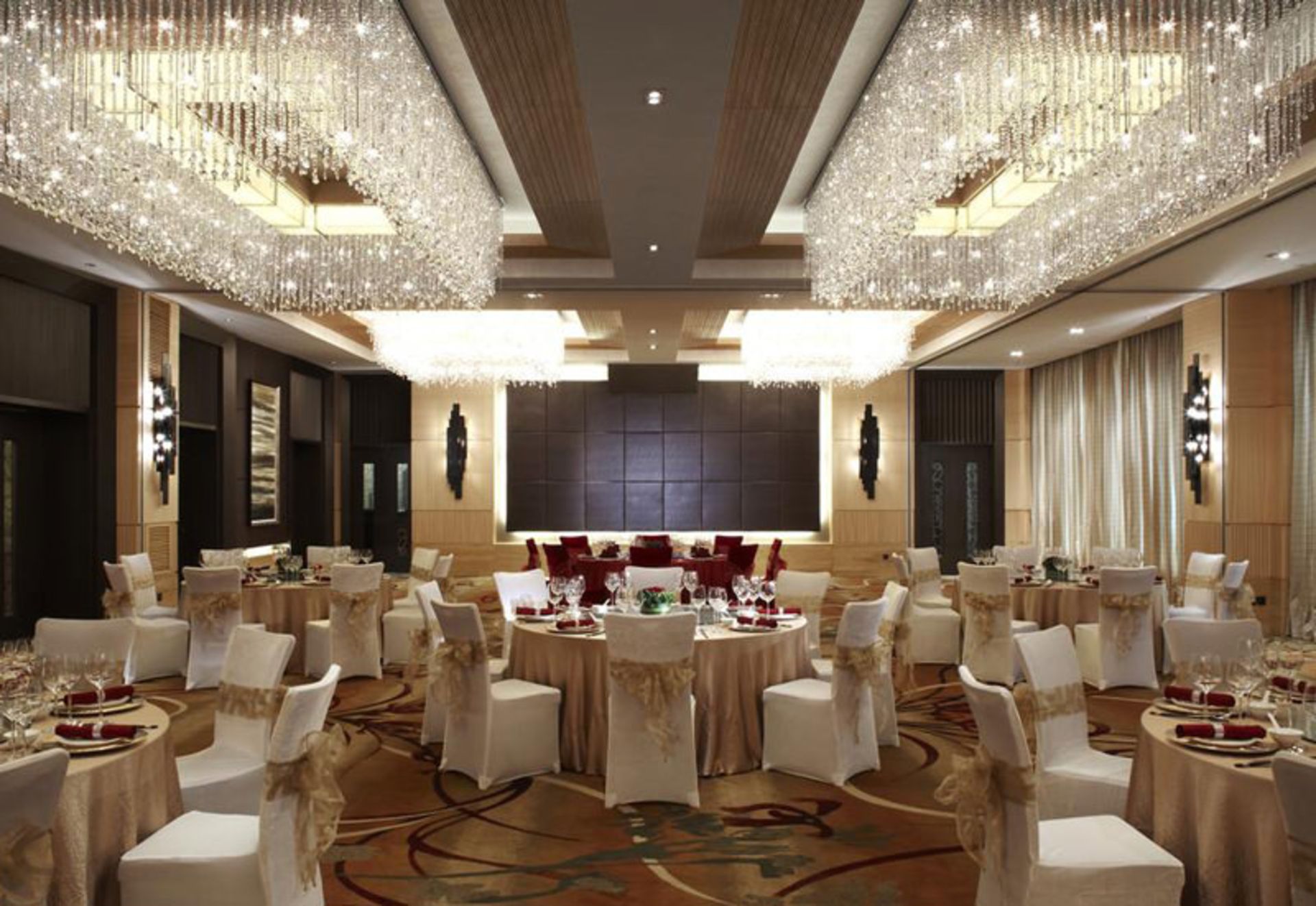 هتل کورت‌ یارد بای ماریوت شانگهای پودونگ (Courtyard by Marriott Shanghai Central)