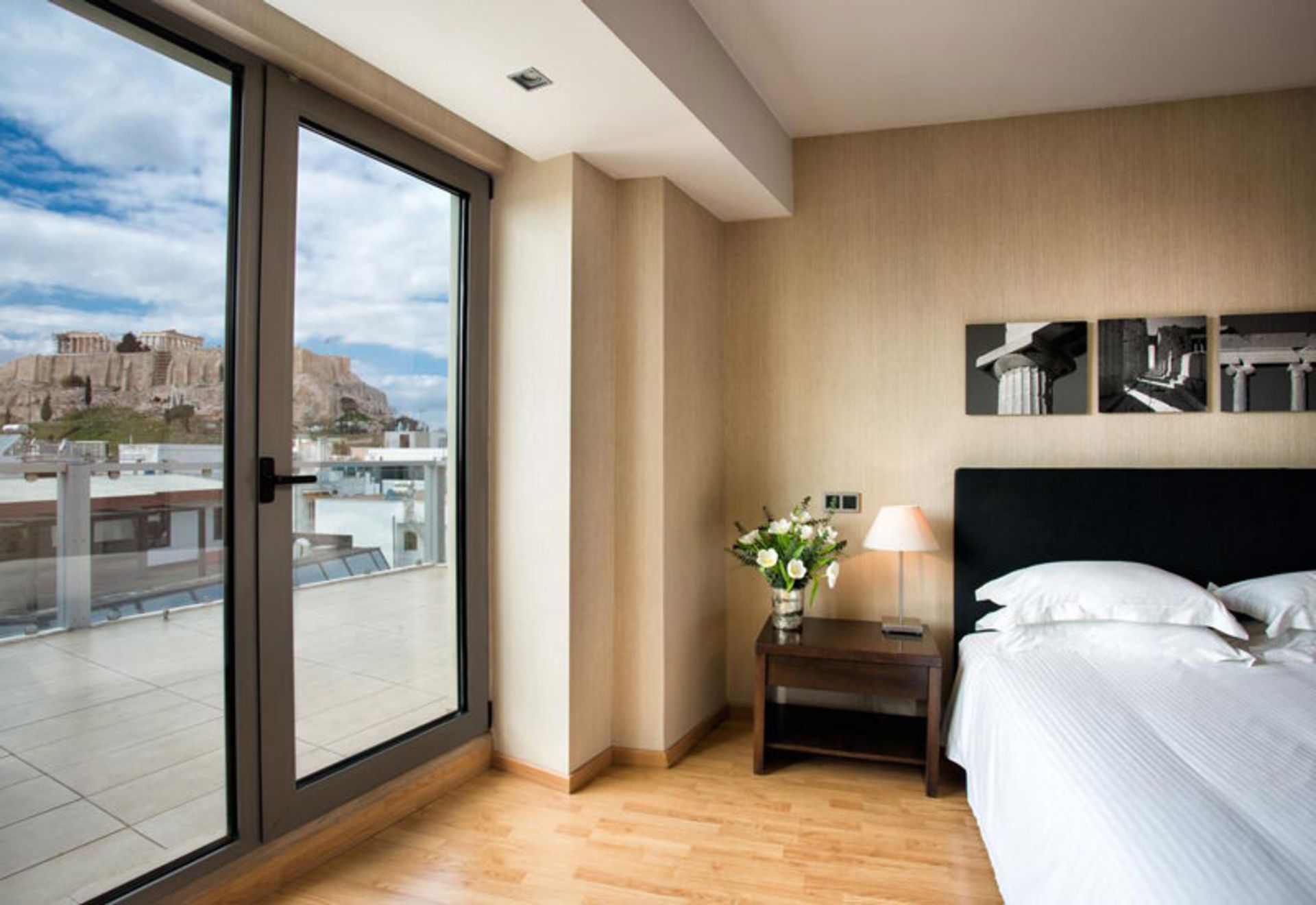 هتل آتن گیت (The Athens Gate Hotel)