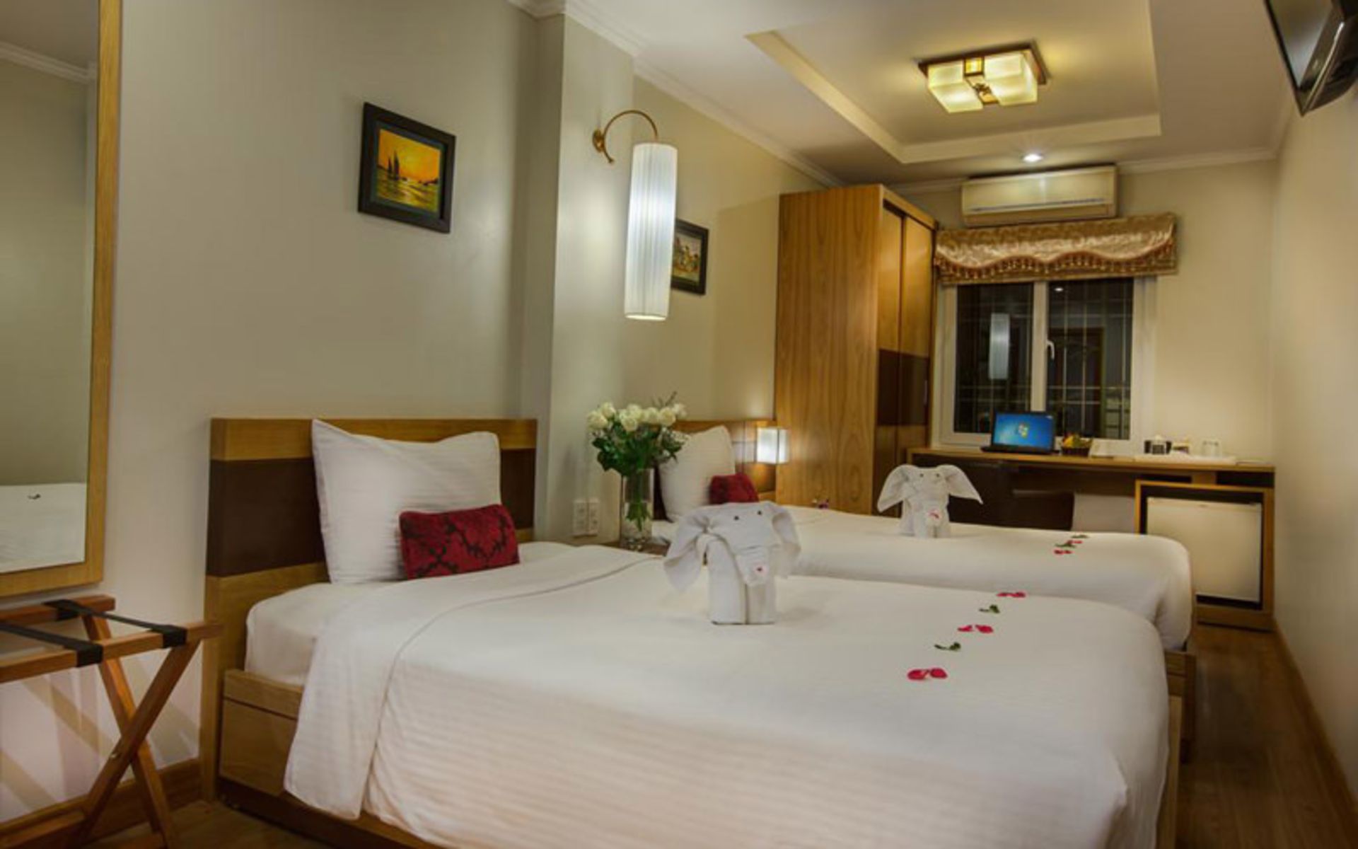 هتل لا استوریا روبی (La Storia Ruby Hotel)