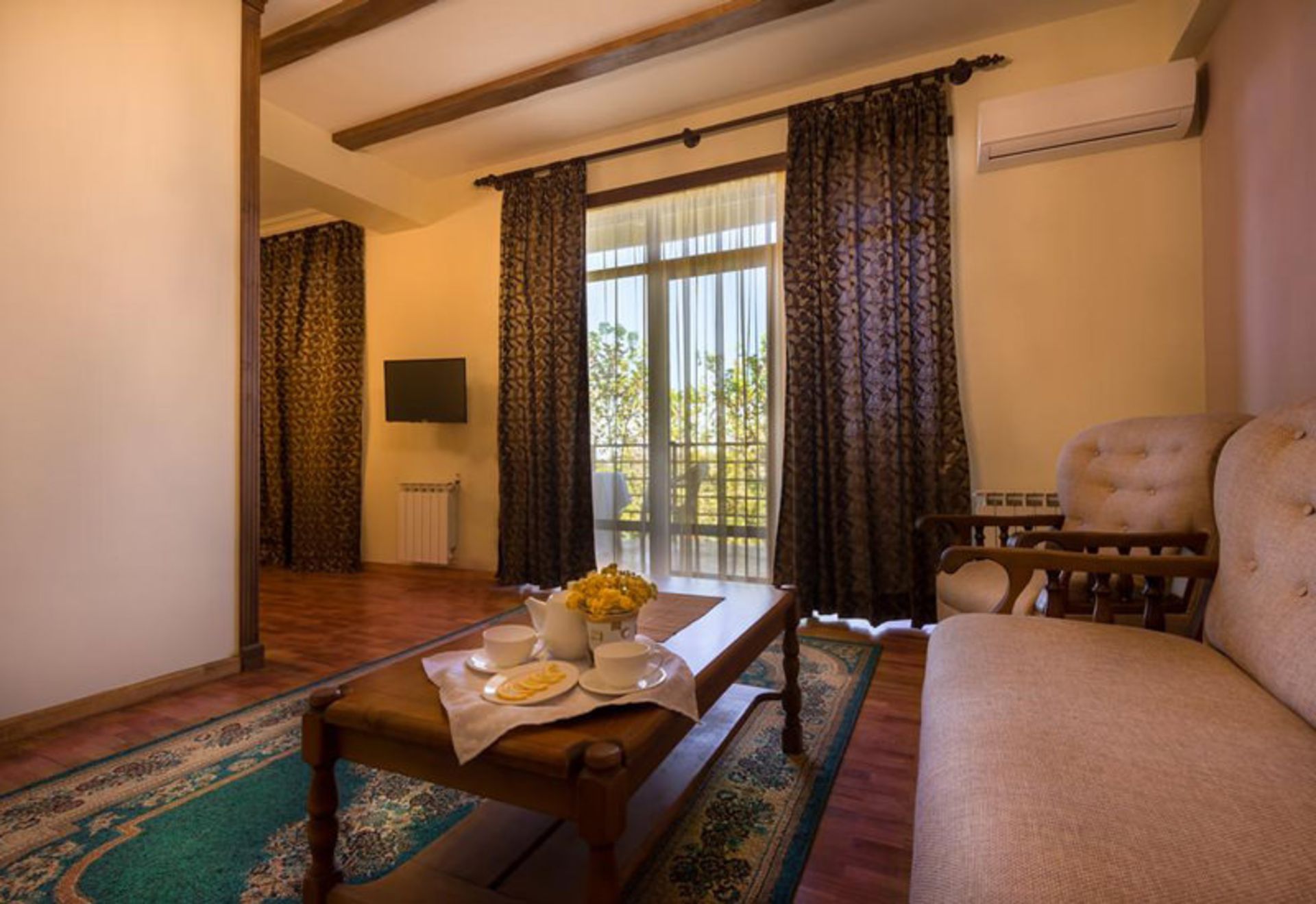 هتل الیمپیا (Olympia Hotel)