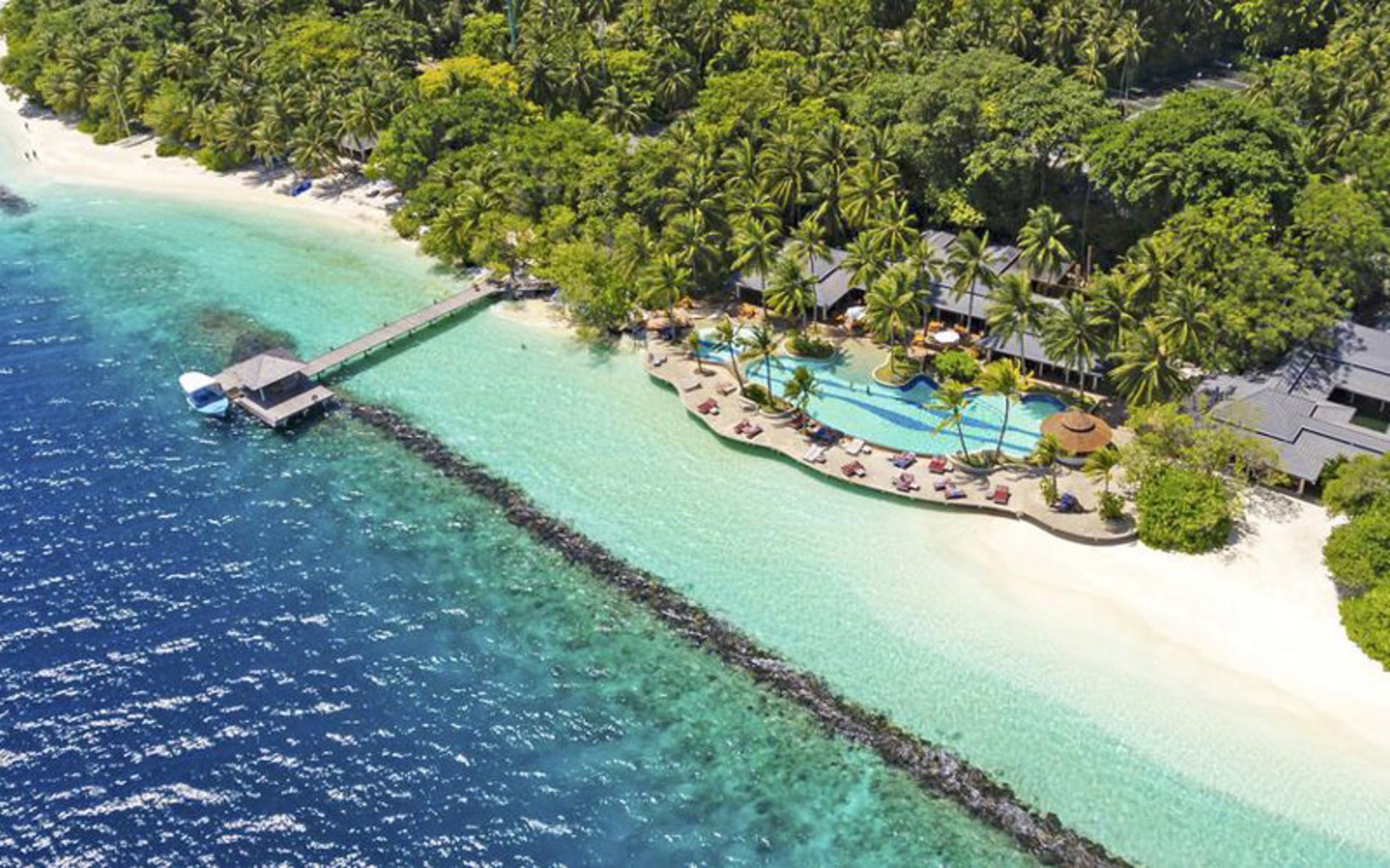هتل رویال ایلند ریزورت اند اسپا (Royal Island Resort & Spa)