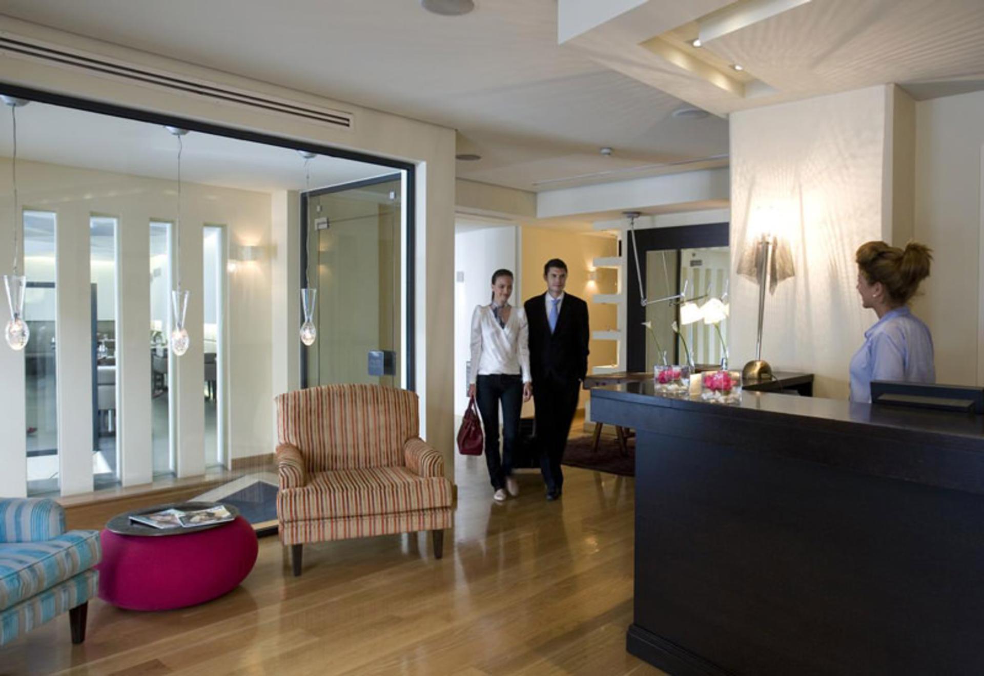 هتل او اند بی آتن بوتیک (O&B Athens Boutique Hotel)