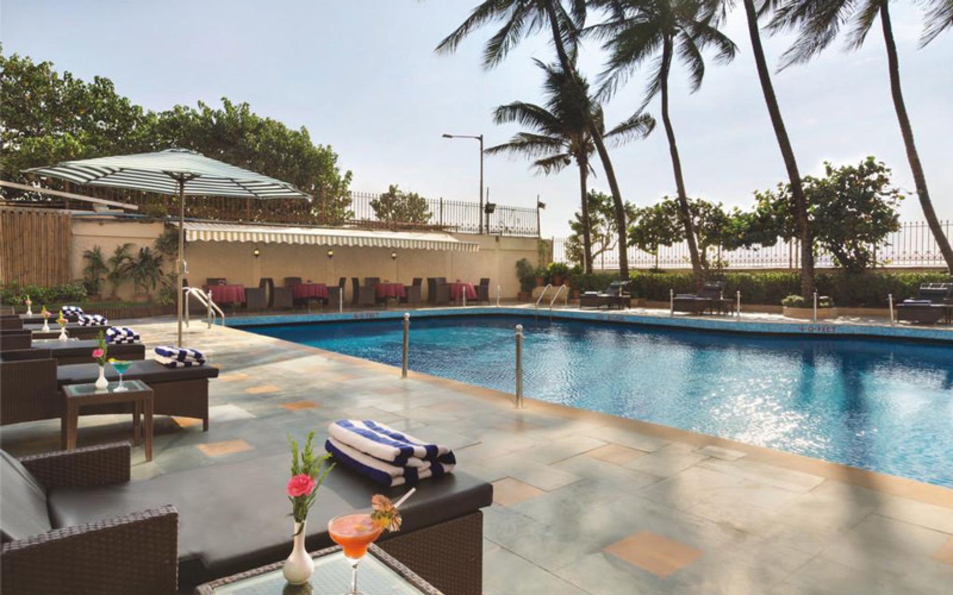 هتل رامادا پلازا (Ramada Plaza Palm Grove)