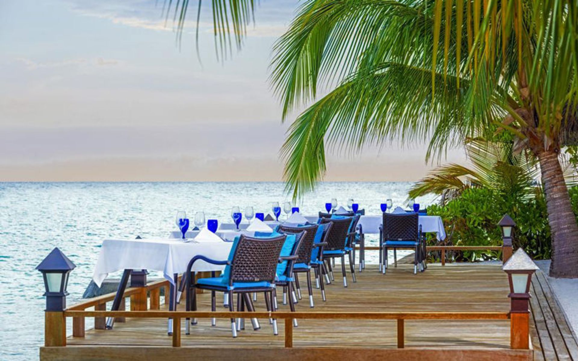 هتل شرایتون فول مونت ریزورت اند اسپا مالدیو (Sheraton Maldives Full Moon Resort & Spa)