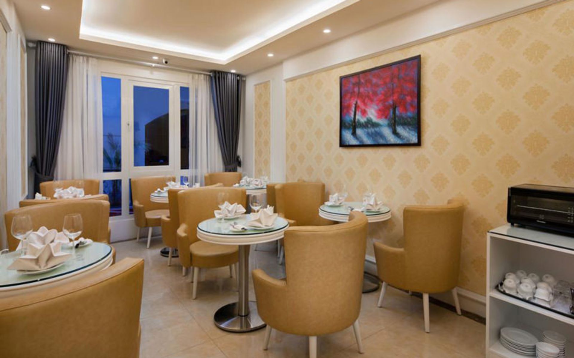 هتل اسکای لاین (Skyline Hotel)