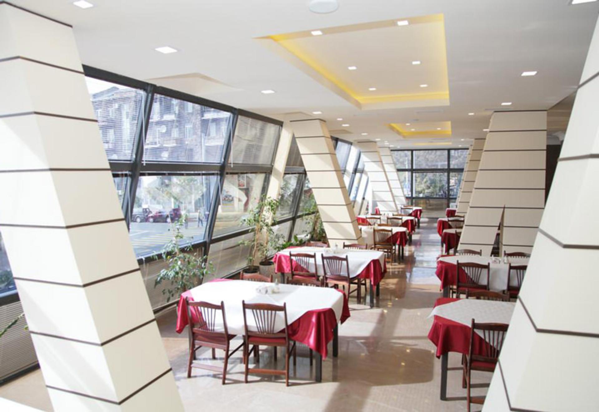 هتل شیراک (Shirak Hotel)