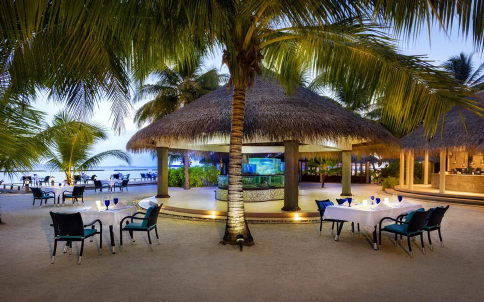 هتل شرایتون فول مونت ریزورت اند اسپا مالدیو (Sheraton Maldives Full Moon Resort & Spa)