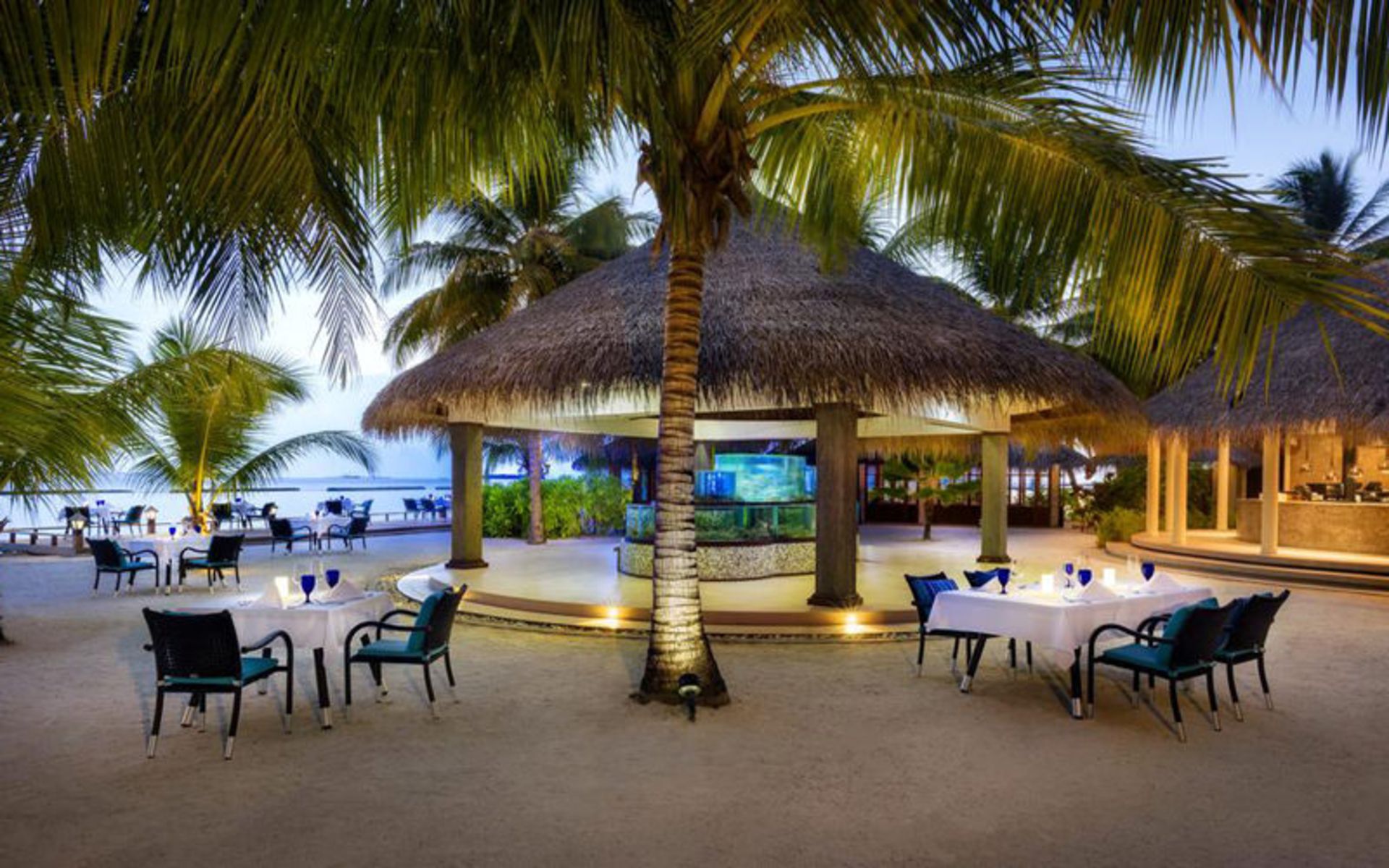 هتل شرایتون فول مونت ریزورت اند اسپا مالدیو (Sheraton Maldives Full Moon Resort & Spa)
