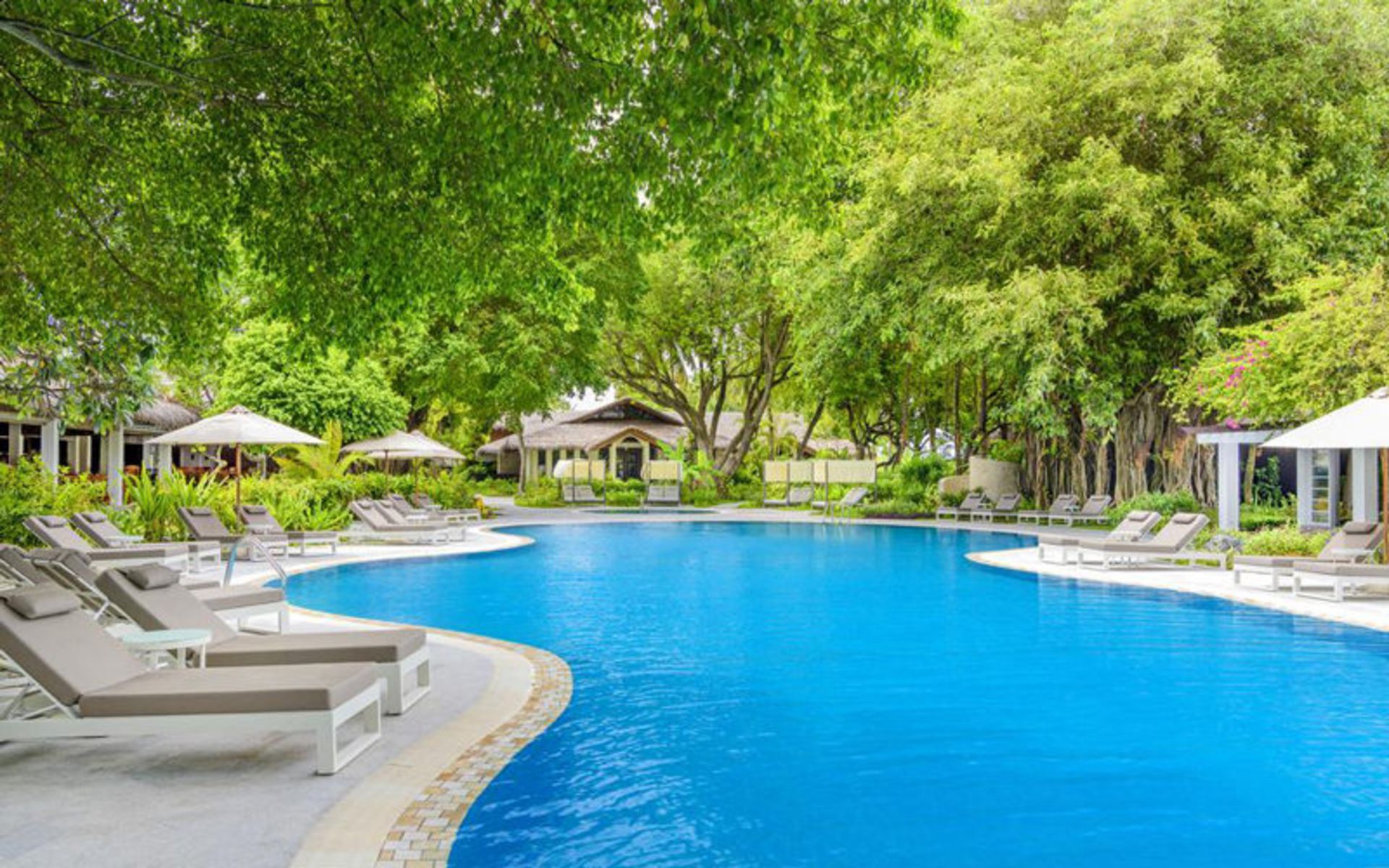 هتل شرایتون فول مونت ریزورت اند اسپا مالدیو (Sheraton Maldives Full Moon Resort & Spa)