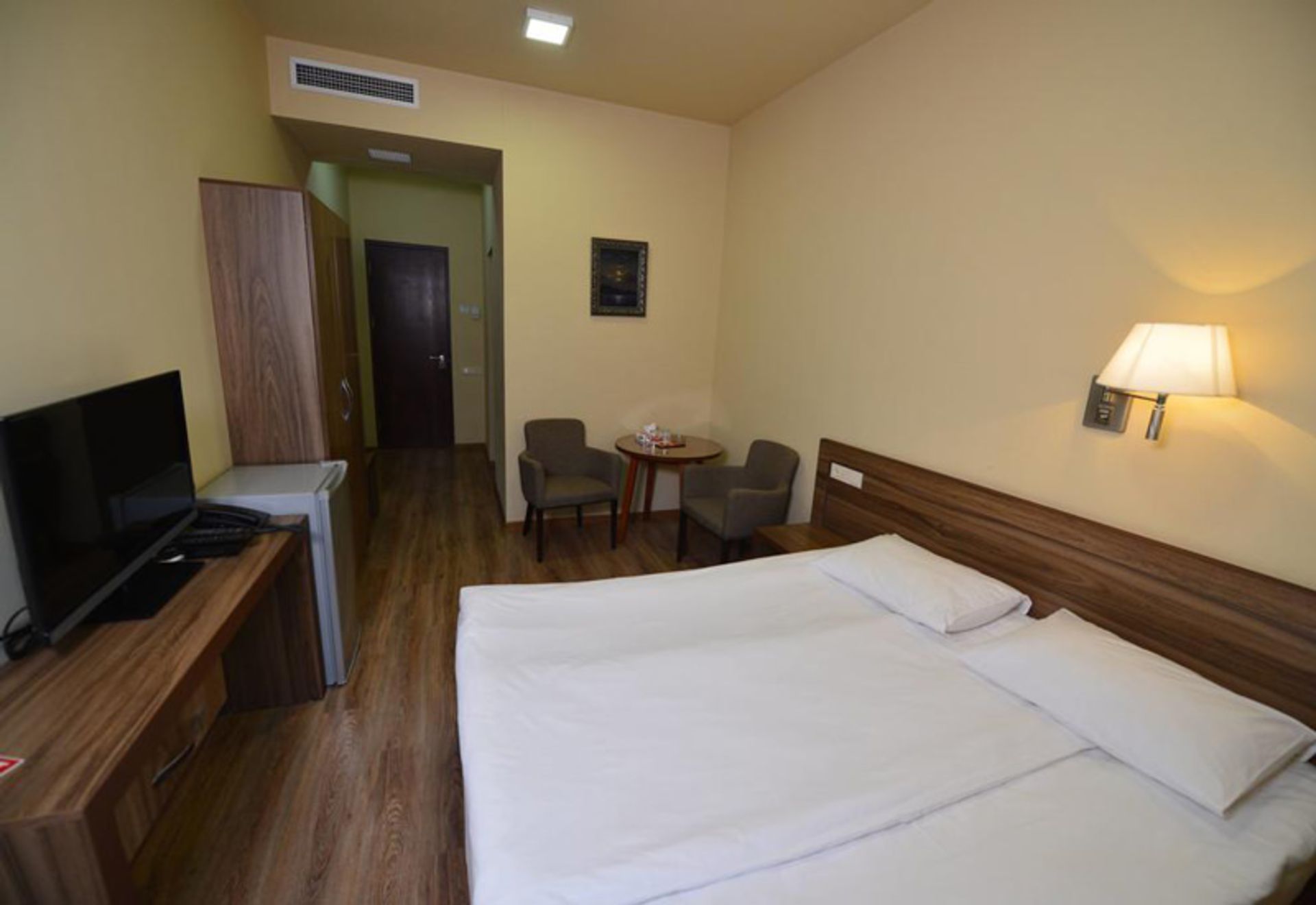 هتل ایروان دلوکس (Yerevan Deluxe Hotel)