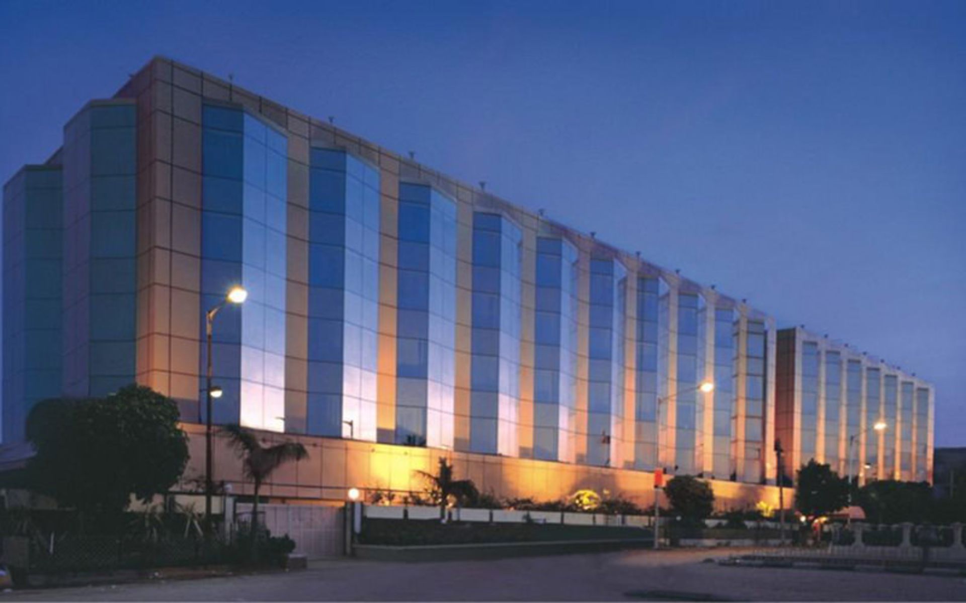 هتل رامادا پلازا (Ramada Plaza Palm Grove)