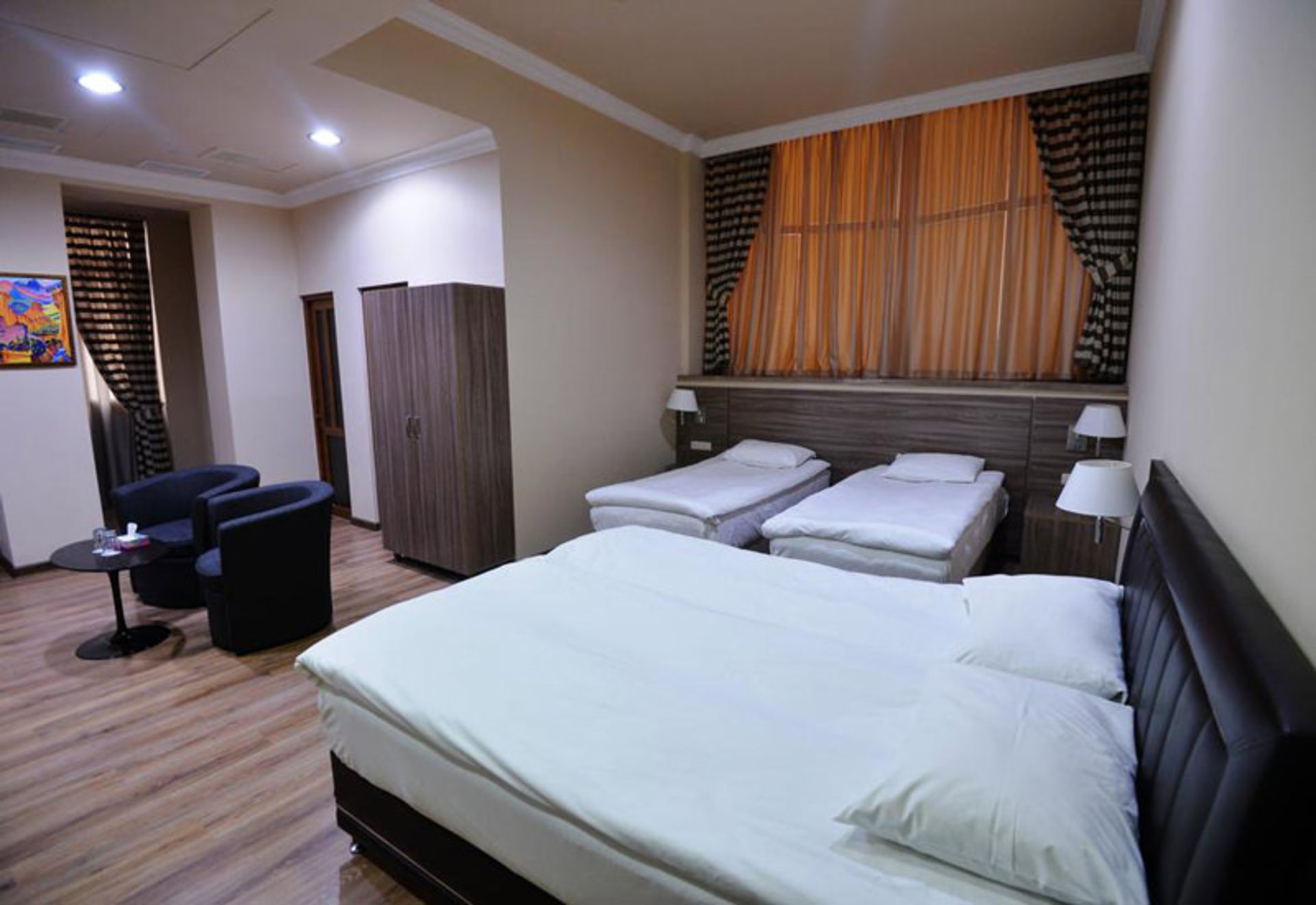 هتل ایروان دلوکس (Yerevan Deluxe Hotel)