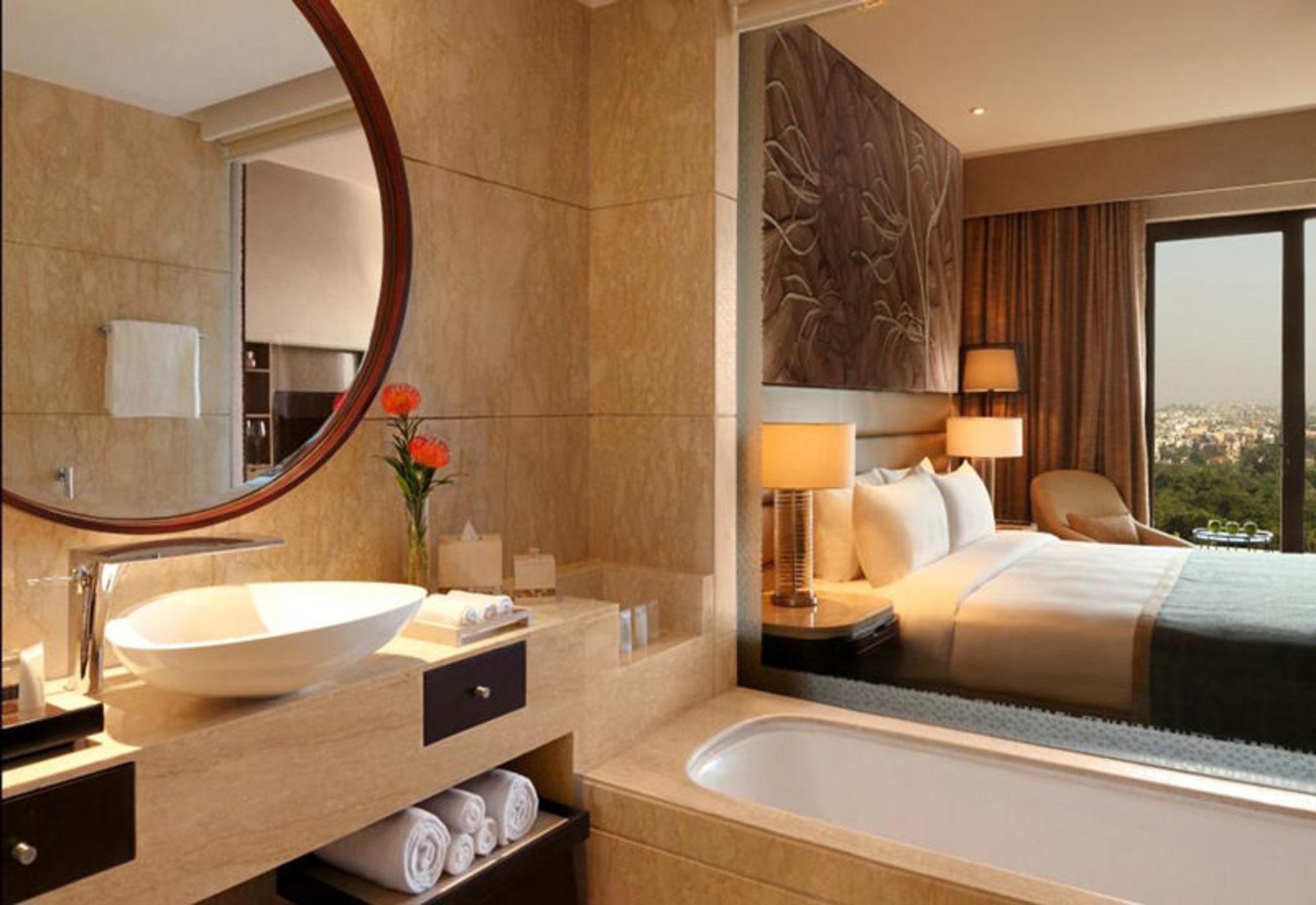 هتل لیلا امبینس کانونشن (The Leela Ambience Convention Hotel Delhi)