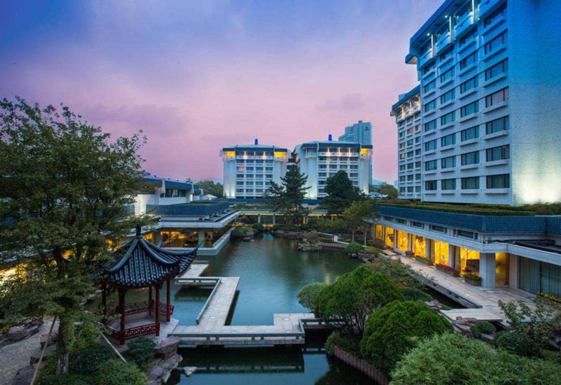 هتل دراگون هانگزو (The Dragon Hotel Hangzhou)