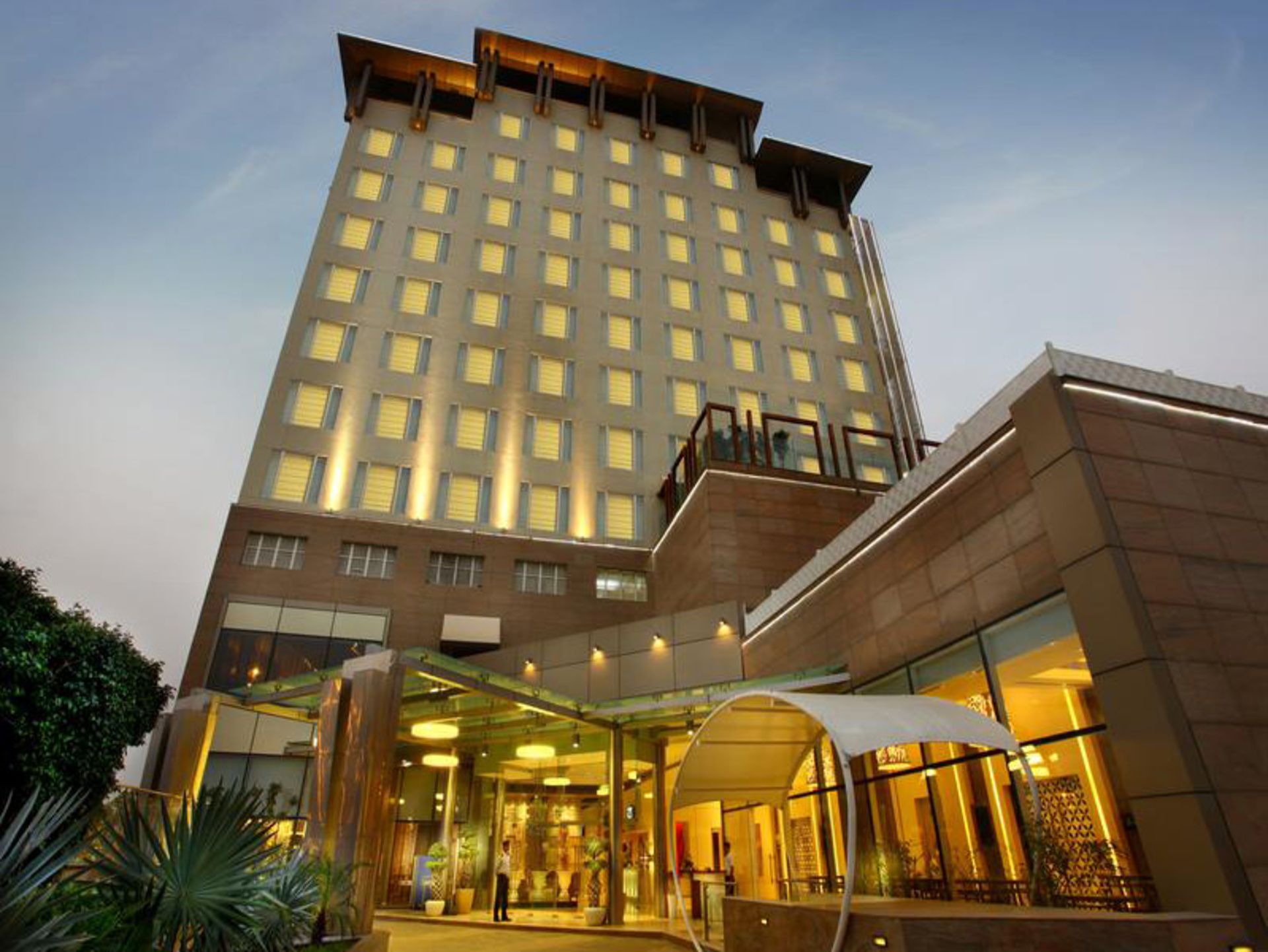 هتل پارک پلازا شاهدارا (Park Plaza Shahdara)