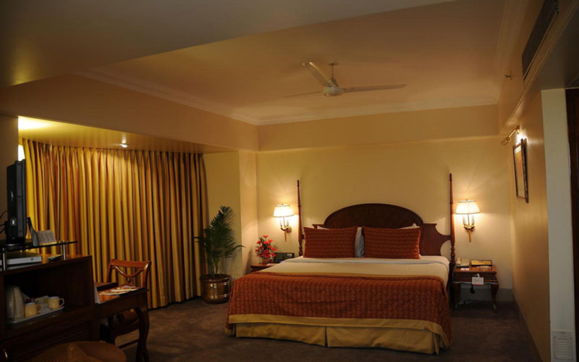 هتل رامادا پلازا (Ramada Plaza Palm Grove)